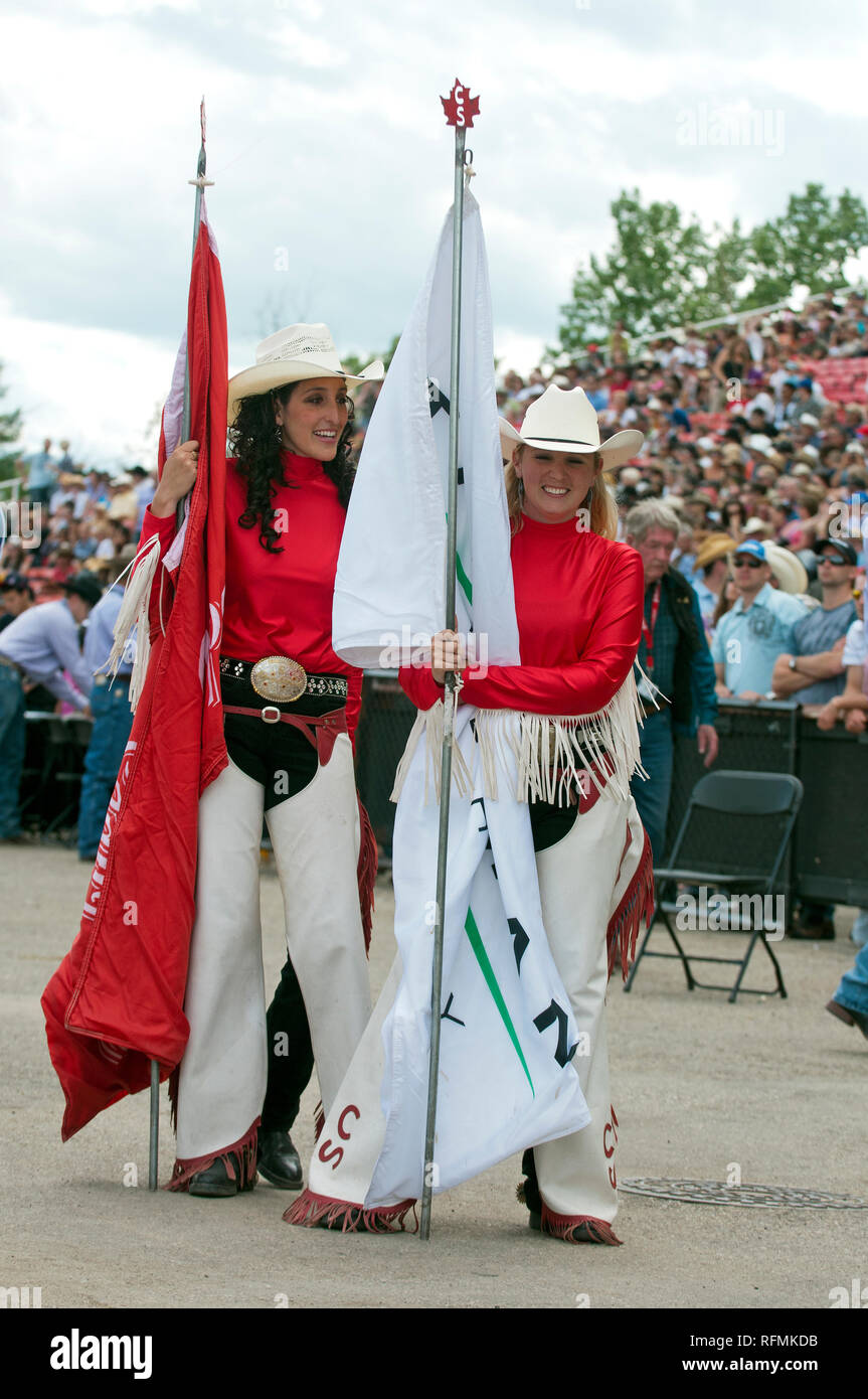 Fahnenträger mit Cowboyhut in Calgary Stampede, Calgary, Alberta, Kanada Stockfoto