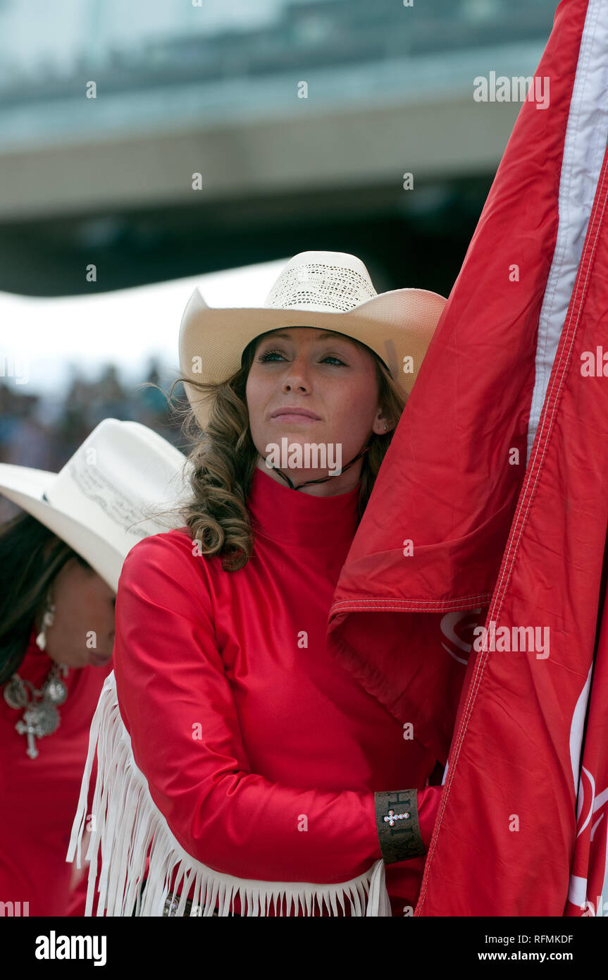 Fahnenträger mit Cowboyhut in Calgary Stampede, Calgary, Alberta, Kanada Stockfoto