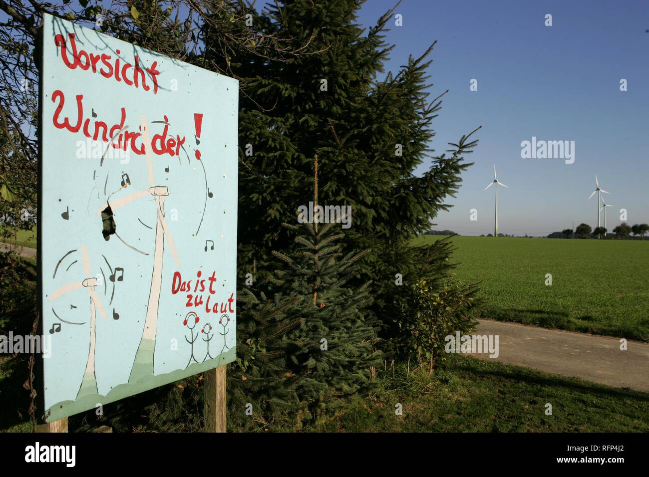 Protest Plakat gegen Windkraftanlagen, Soest, Nordrhein-Westfalen, Deutschland Stockfoto