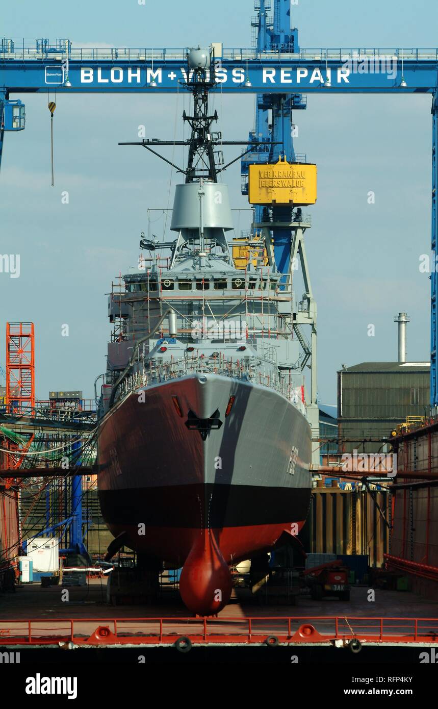 Blohm + Voss Werft, Reparatur der Fregatte der Deutschen Marine, F212-Karlsruhe, Hamburg, Deutschland Stockfoto