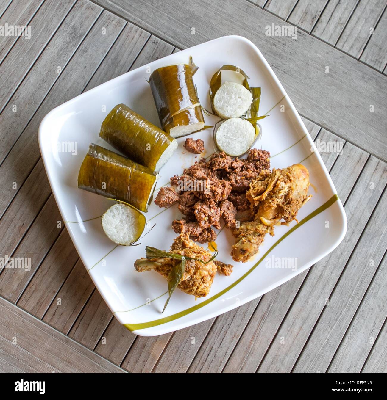 Lemang, rendang, Curry Huhn für Hari Raya Stockfoto