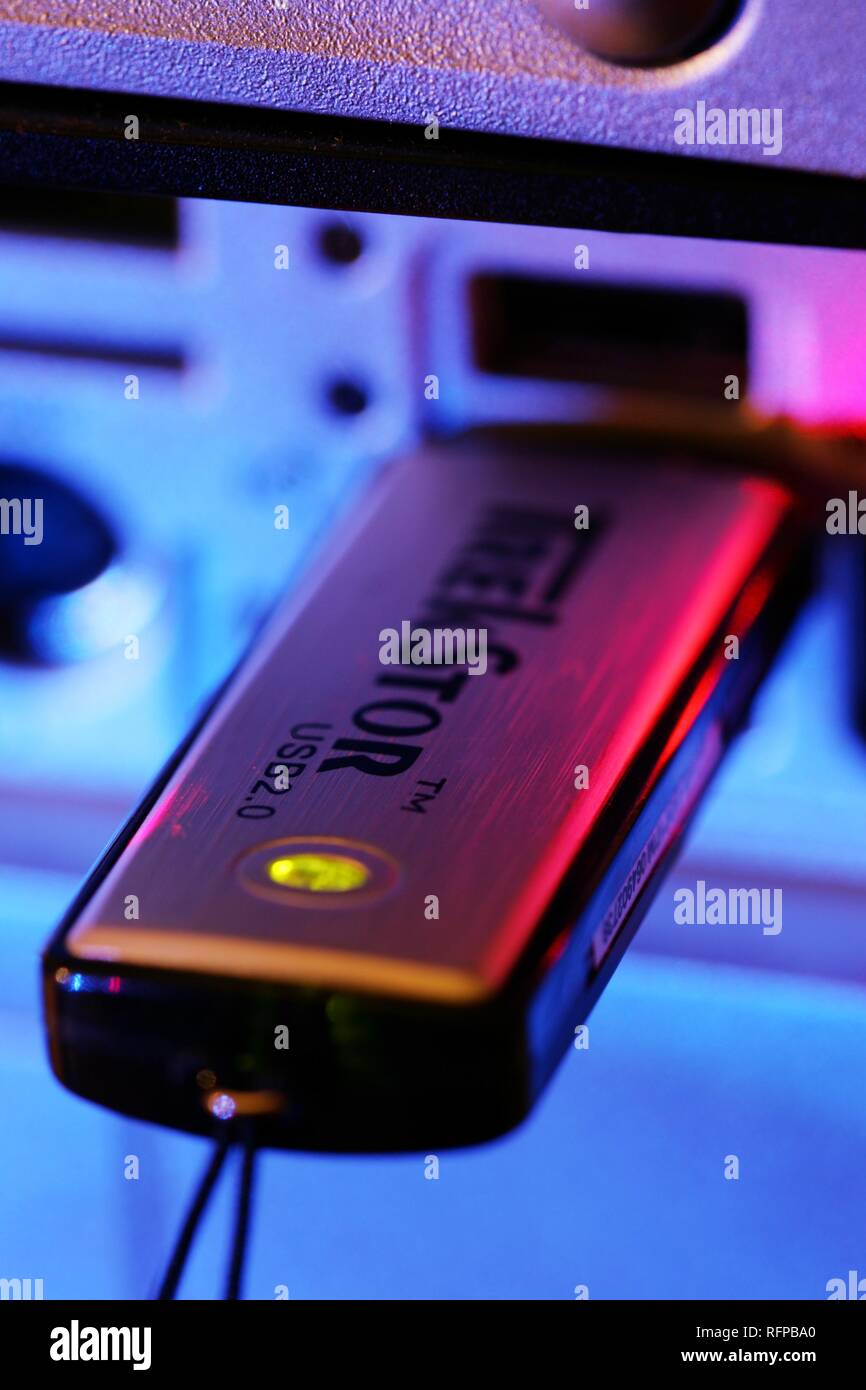 DEU, Deutschland: mobile USB-Memory Stick an einen Personal Computer. Stockfoto