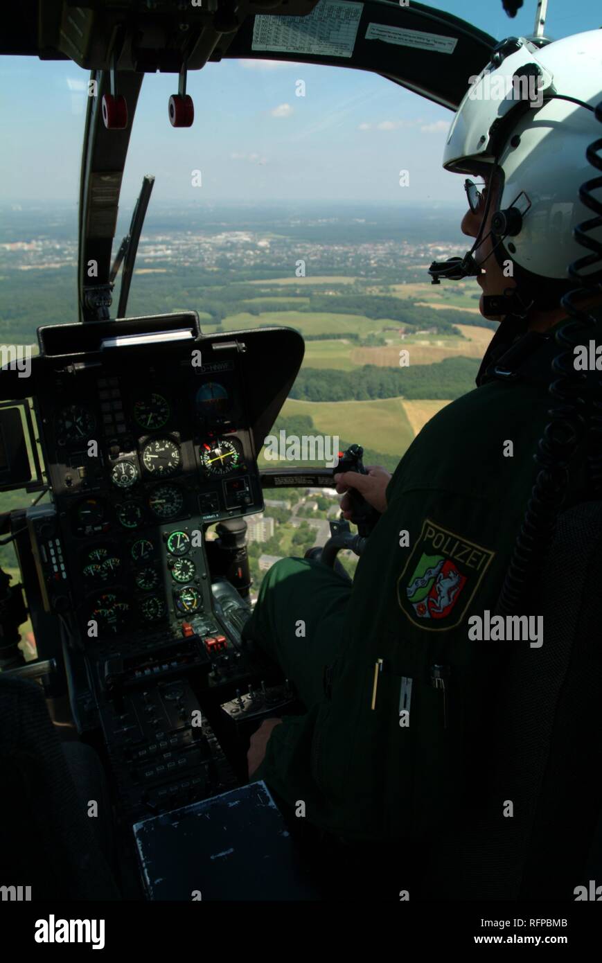 DEU, Deutschland, Düsseldorf: Polizei flying Squad. Polizei Hubschrauber. Typ MBB BO 105, Cockpit. Stockfoto