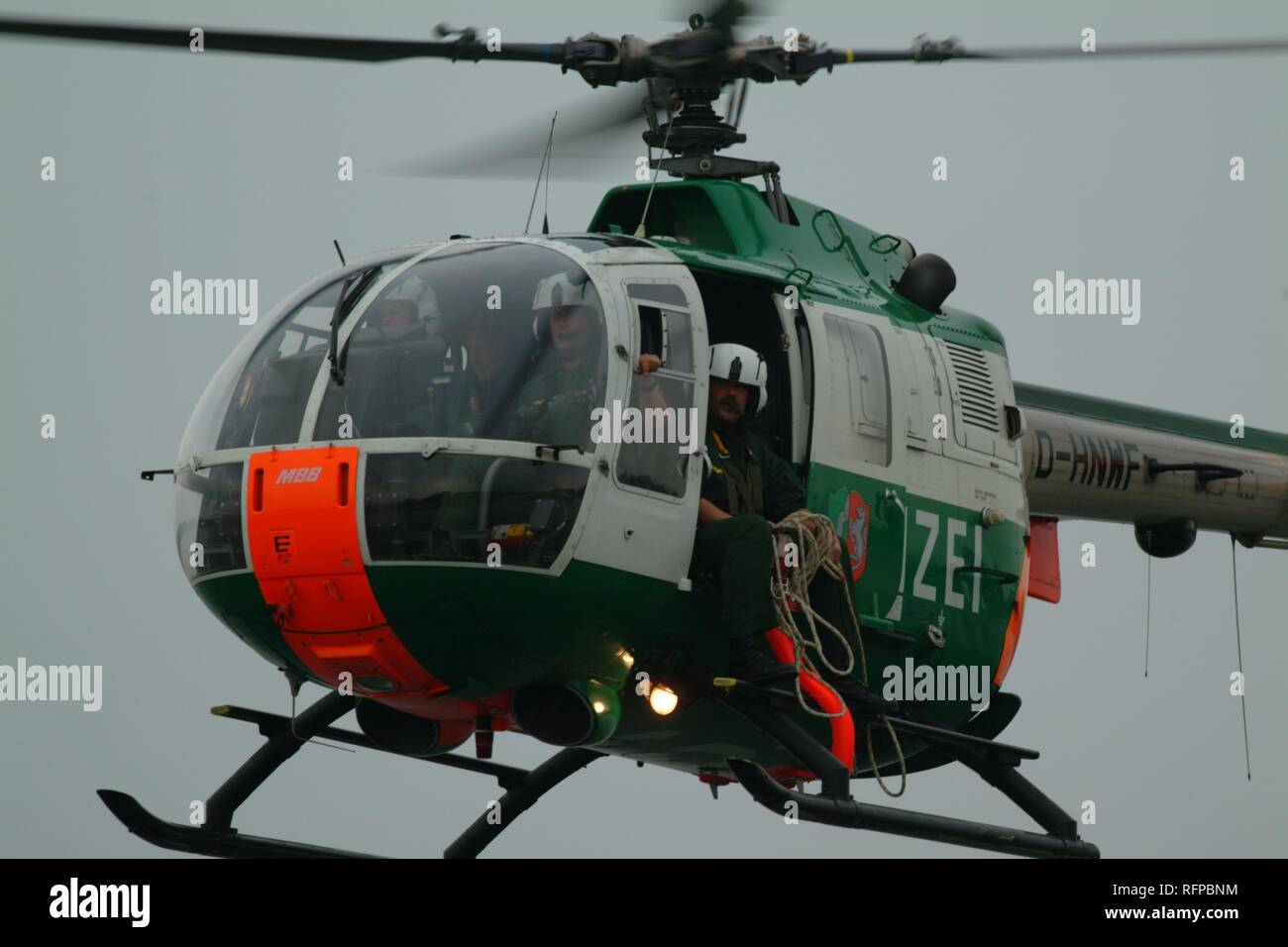 DEU, Deutschland, Düsseldorf: Rescue Übung, Speichern von Menschen aus Flüssen oder Seen. Polizei flying Squad. Polizei Hubschrauber. Stockfoto