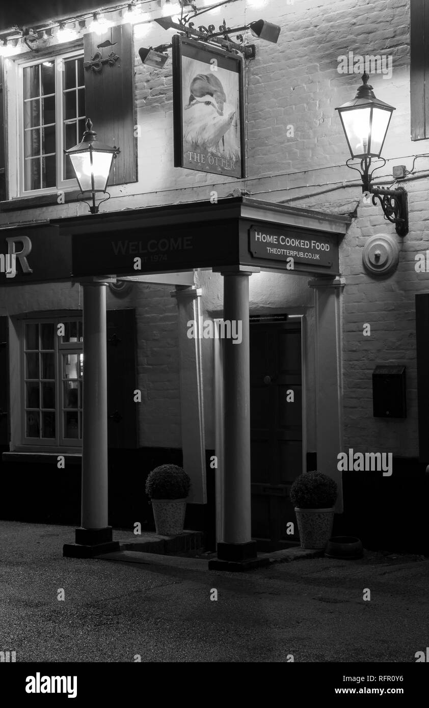 Die Otter Pub - Public House - Otterbourne, Hampshire, England, Großbritannien Stockfoto