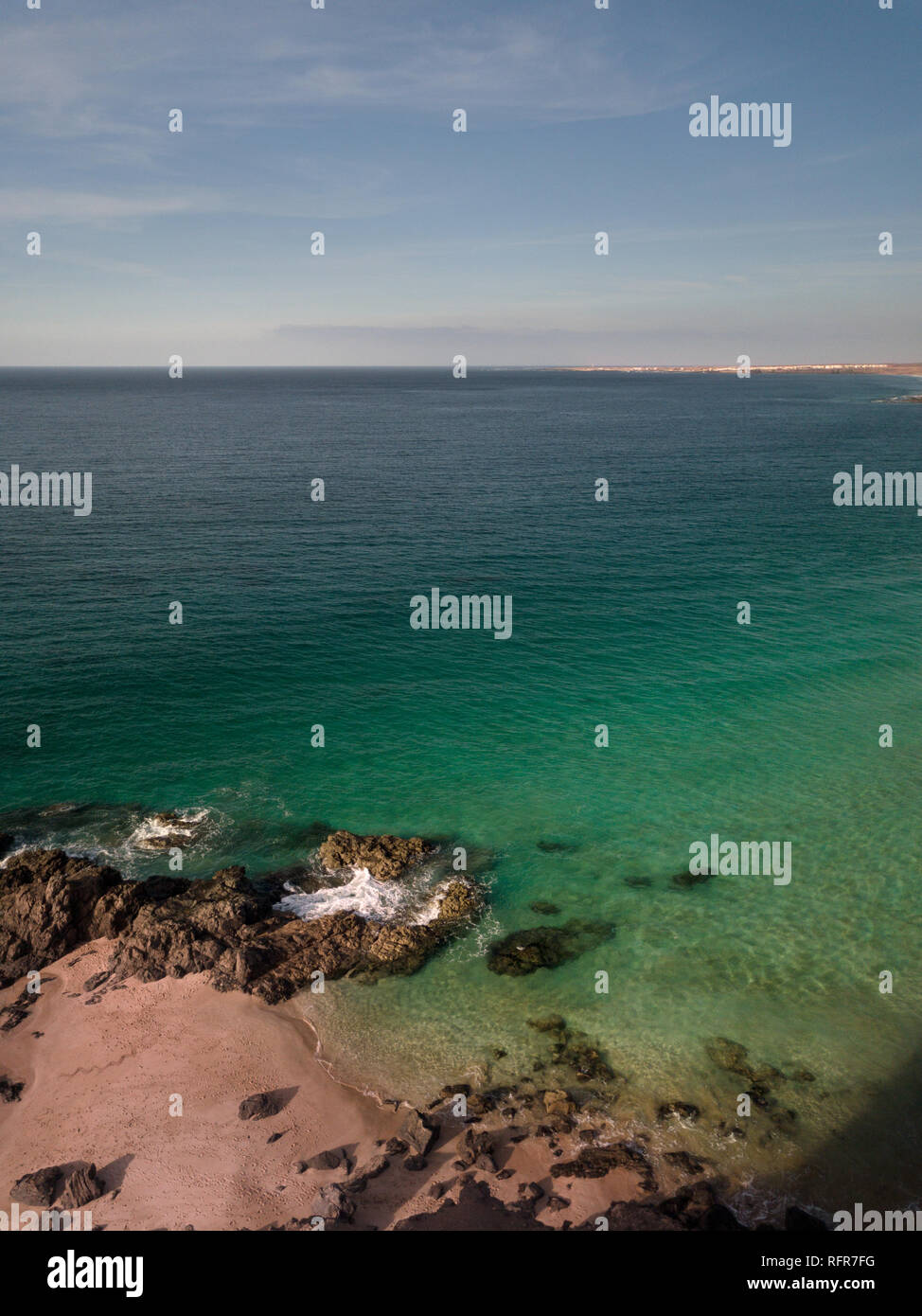 Grün Horizont. Schöne drone Ansicht von der Küste in Kanarische Inseln Stockfoto
