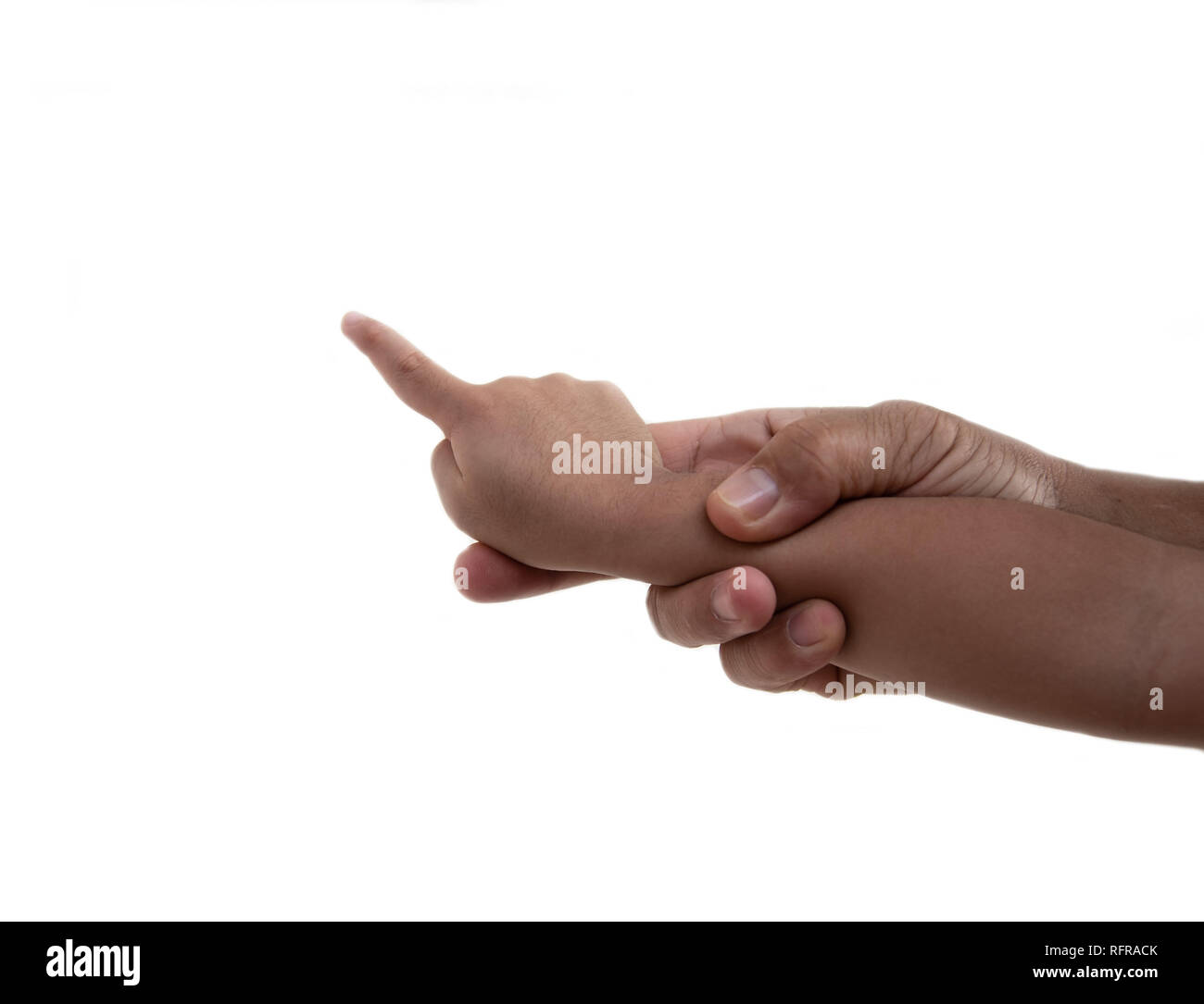 Punkt der Kinder Finger mit erwachsenen Hand für Support auf weißem Hintergrund Stockfoto