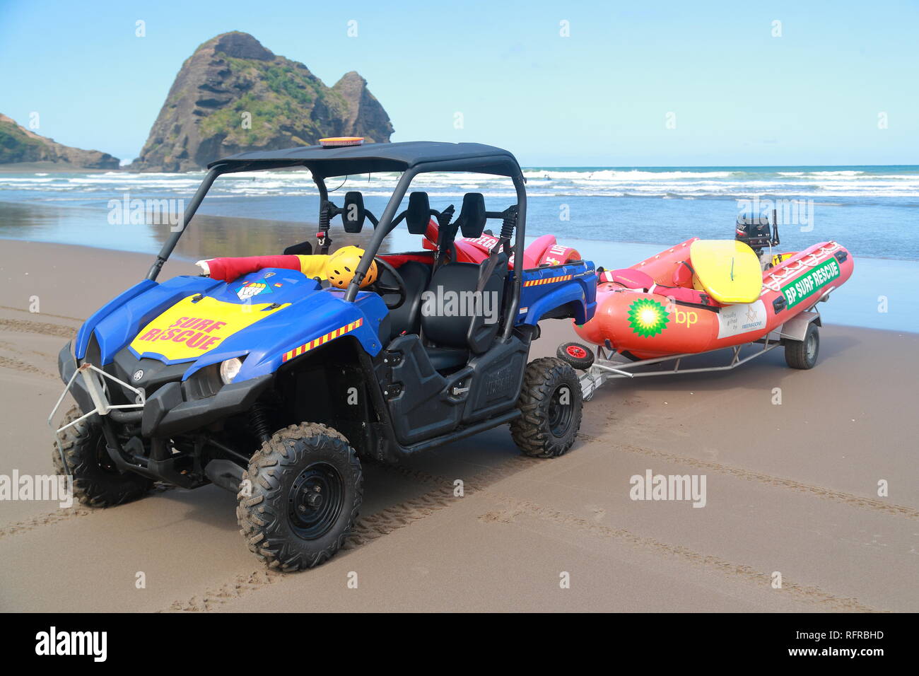 Surf Rescue Patrol bei Piha Beach, Neuseeland Stockfoto