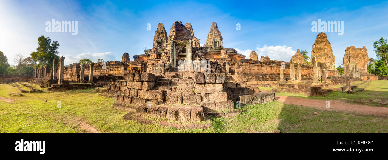 Pre Rup Tempel in Angkor bei Sonnenuntergang. Siem Reap. Kambodscha. Panorama Stockfoto