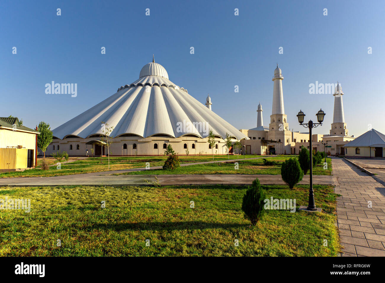 Sheikh Khalifa Moschee auch als Al Nahyan Moschee in Shymkent, Kasachstan bekannt. Stockfoto
