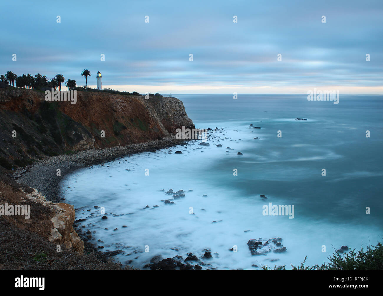 Point Vicente Leuchtturm an einem bewölkten Abend, Palos Verdes Halbinsel, Los Angeles County, Kalifornien Stockfoto