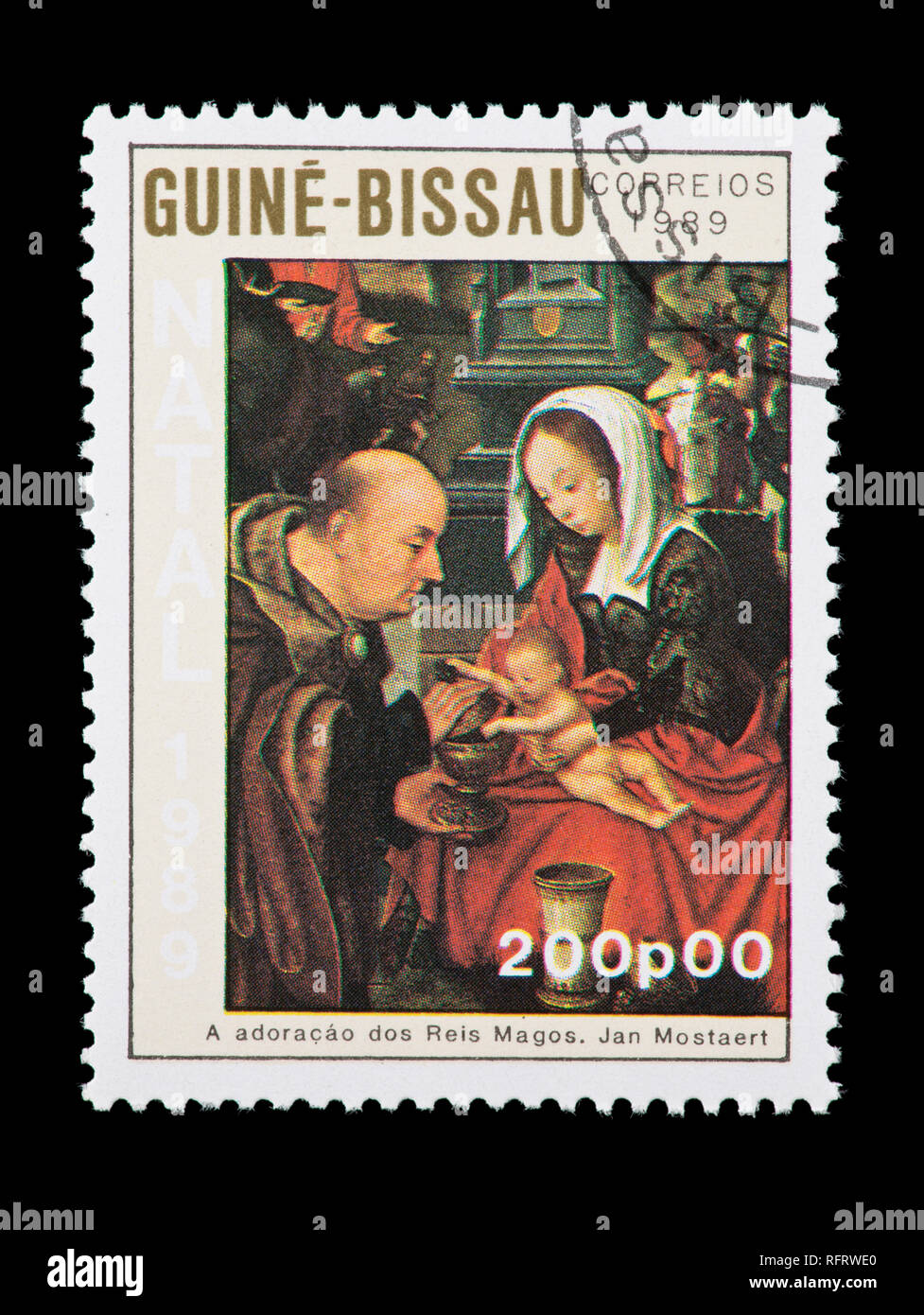Briefmarke aus Guinea-Bissau, Darstellung der mostaert Gemälde der Madonna mit Kind. Stockfoto
