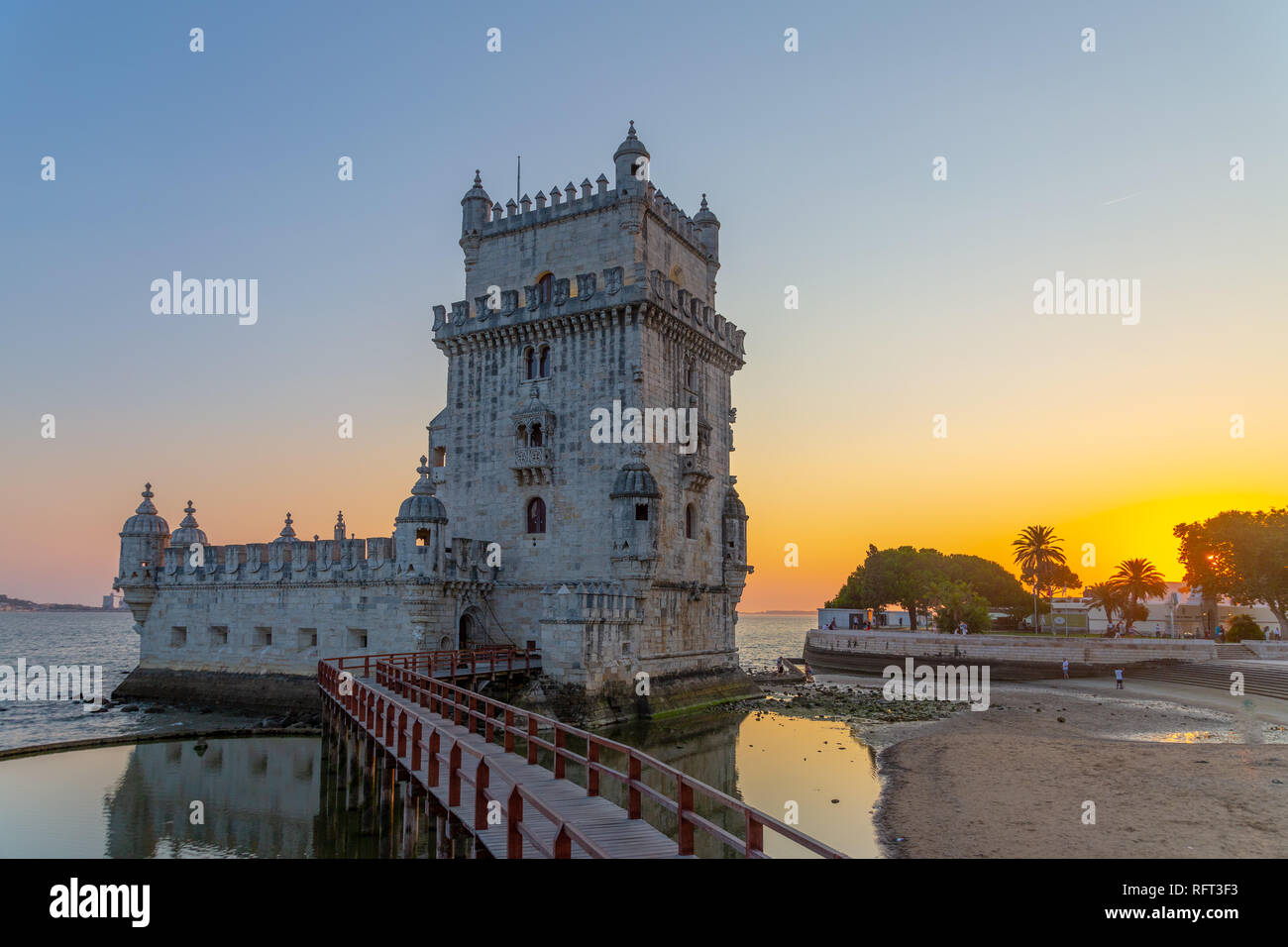 Turm von Belem bei Sonnenuntergang, Lissabon, Portugal. Stockfoto