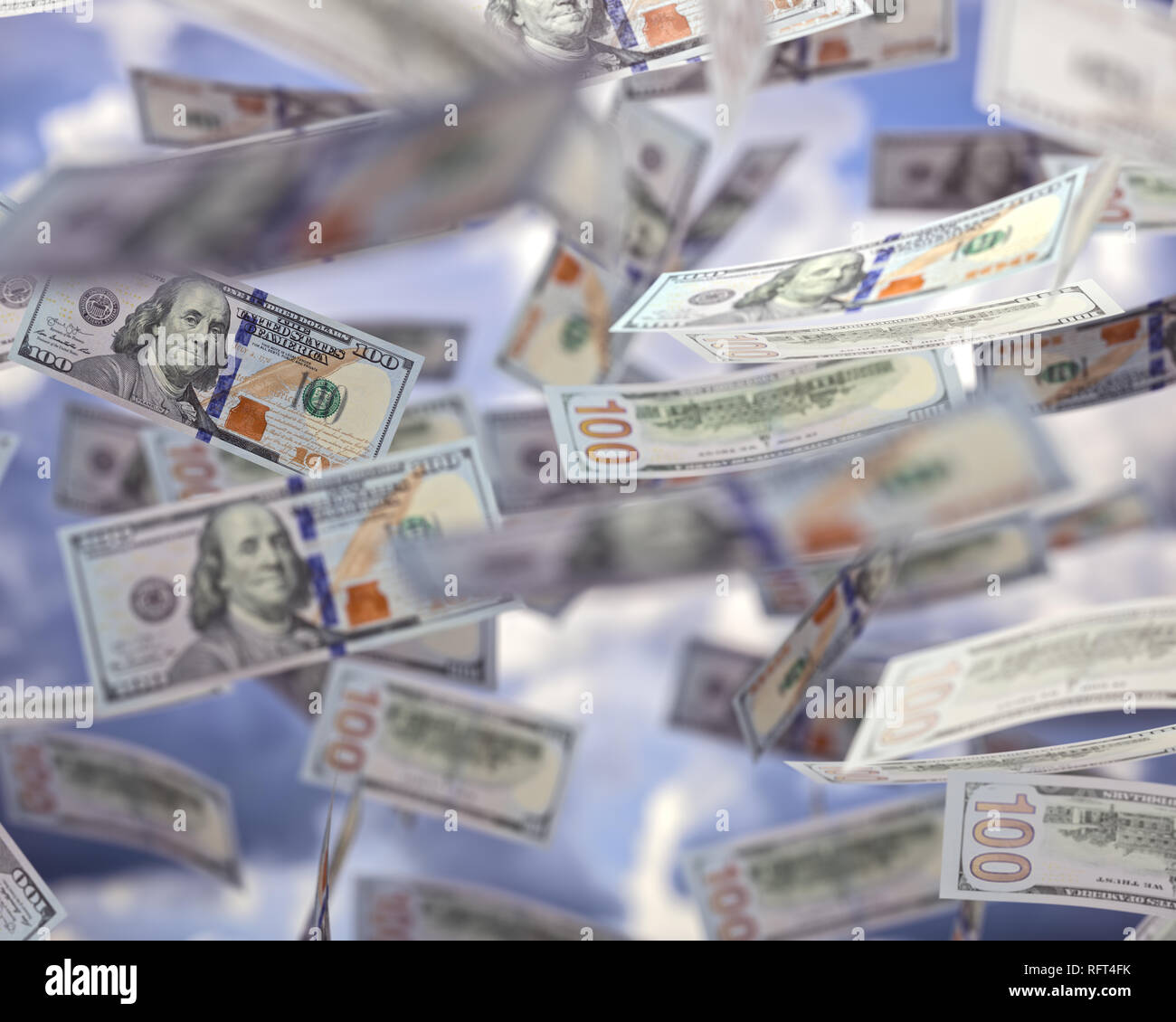 Geld vom Himmel regnet, amerikanischer Dollarnoten überall fallen. Konzept des Reichtums, die einfach Geld, ohne Schwierigkeiten. Stockfoto