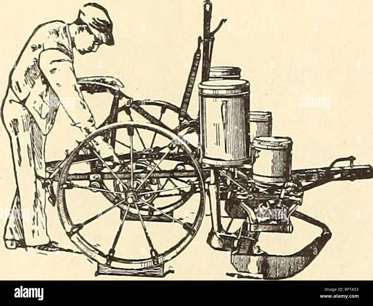 . Capitol City Samen für 1943. Baumschulen (Gartenbau) Kataloge, Leuchtmittel (Pflanzen) Kataloge Kataloge; Gemüse; Garten Werkzeuge Kataloge; Samen Kataloge. Die kannelierten Kraft ist entworfen, um zu säen, sicher und gleichmäßig, was gesät wird. Der Dünger wird 30 bis 1135 Pfund sow und den Morgen. 9-7 Single Disc $ 169 25 11-7 Single Disc 190 00 Preise für andere Modelle auf Anfrage. Zweireihig Mais Pflanzmaschine Alle Pflanzmaschinen ausgerüstet mit verstellbaren drop Platten, wenn so bestellt. Für Preise. Schreiben. Unsere spezielle neue Funktion in Dieses Sägerät ist, dass wir nicht nur eine genaue Anzahl der Kerne in jedem Berg erhalten Stockfoto