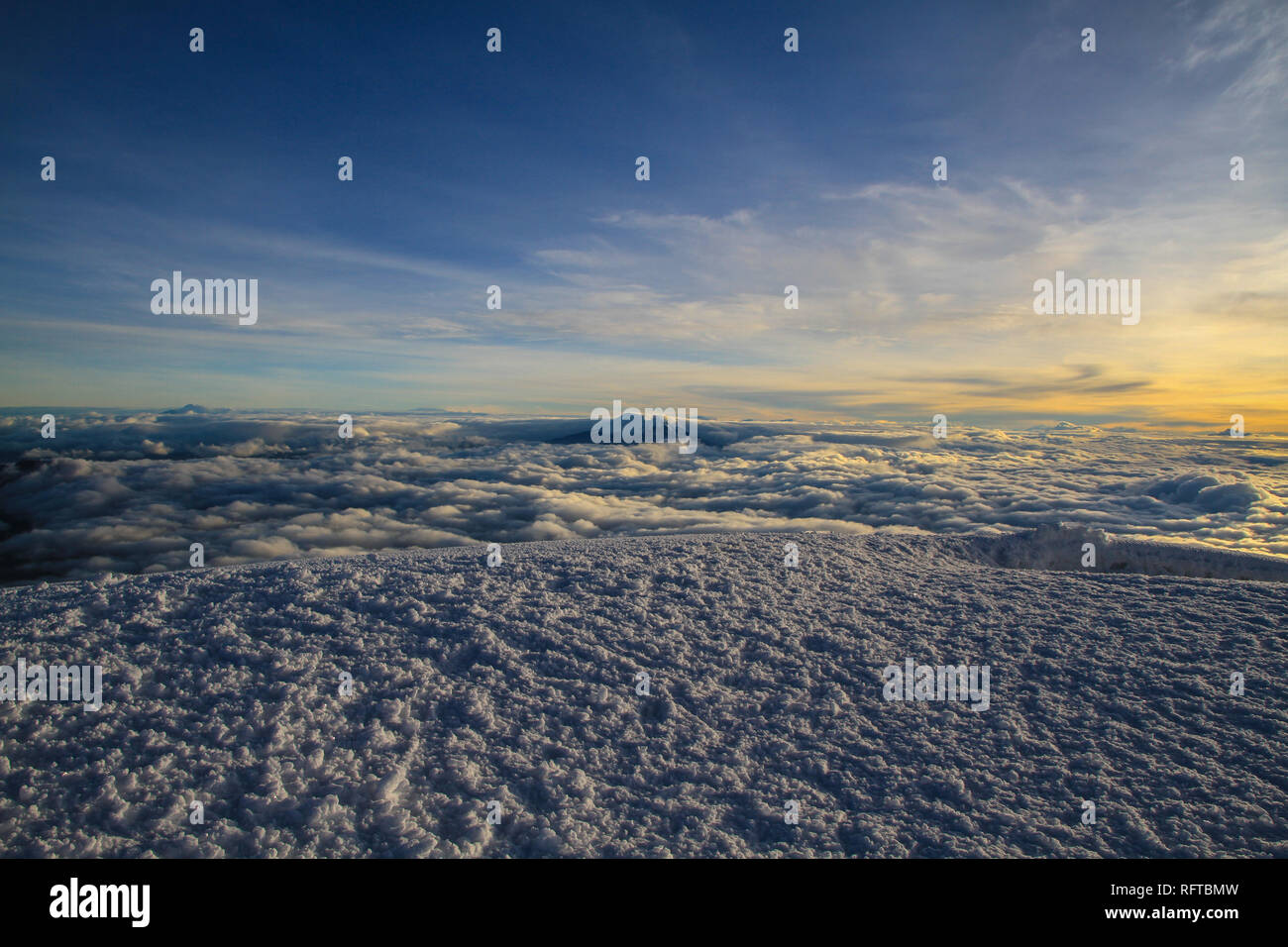 Einen atemberaubenden Blick auf einen Sonnenaufgang am Cotopaxi Vulkan, Ecuador Stockfoto