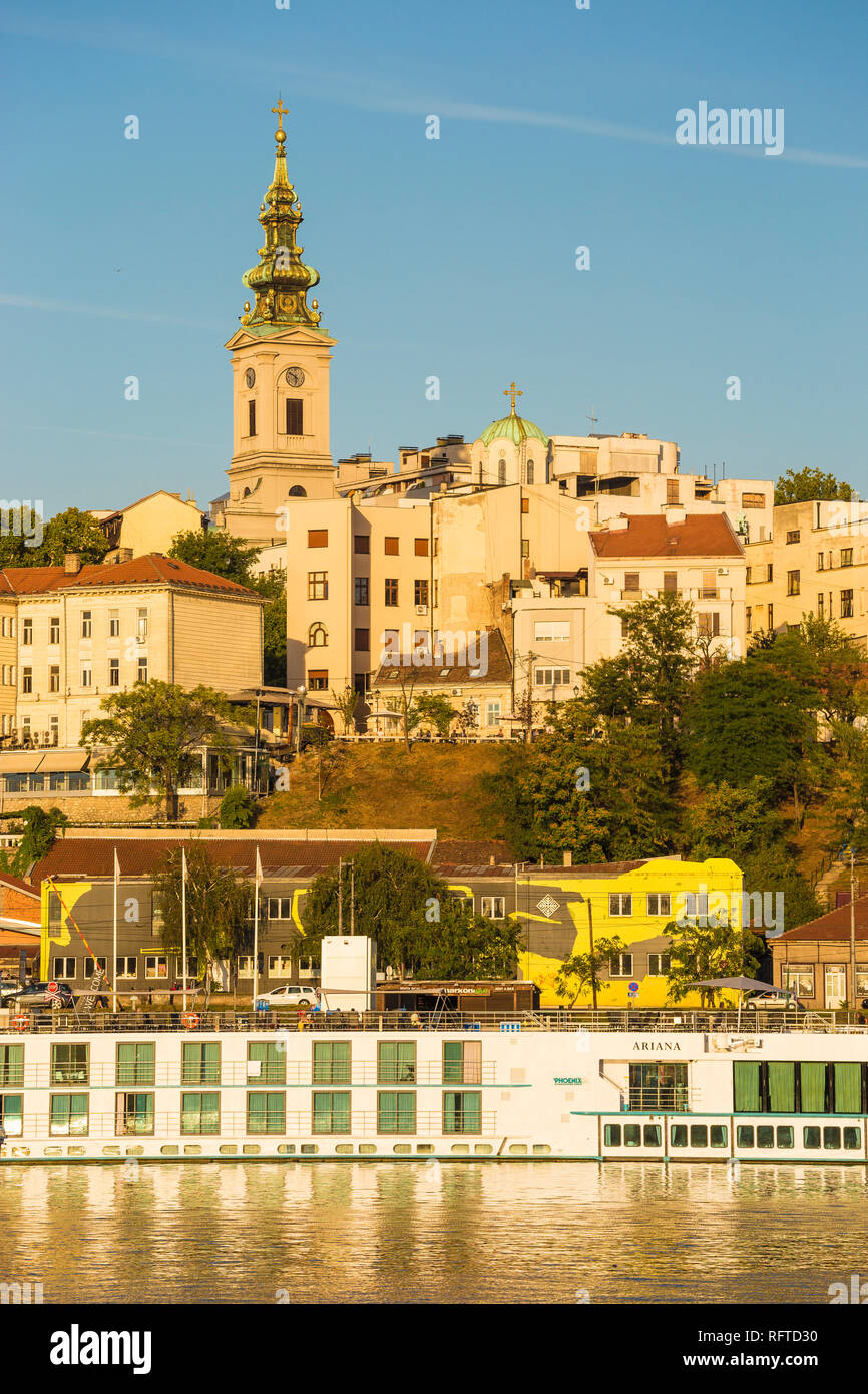 Blick auf den Fluss Sava auf St. Michael's Cathedral im historischen Zentrum, Belgrad, Serbien, Europa Stockfoto