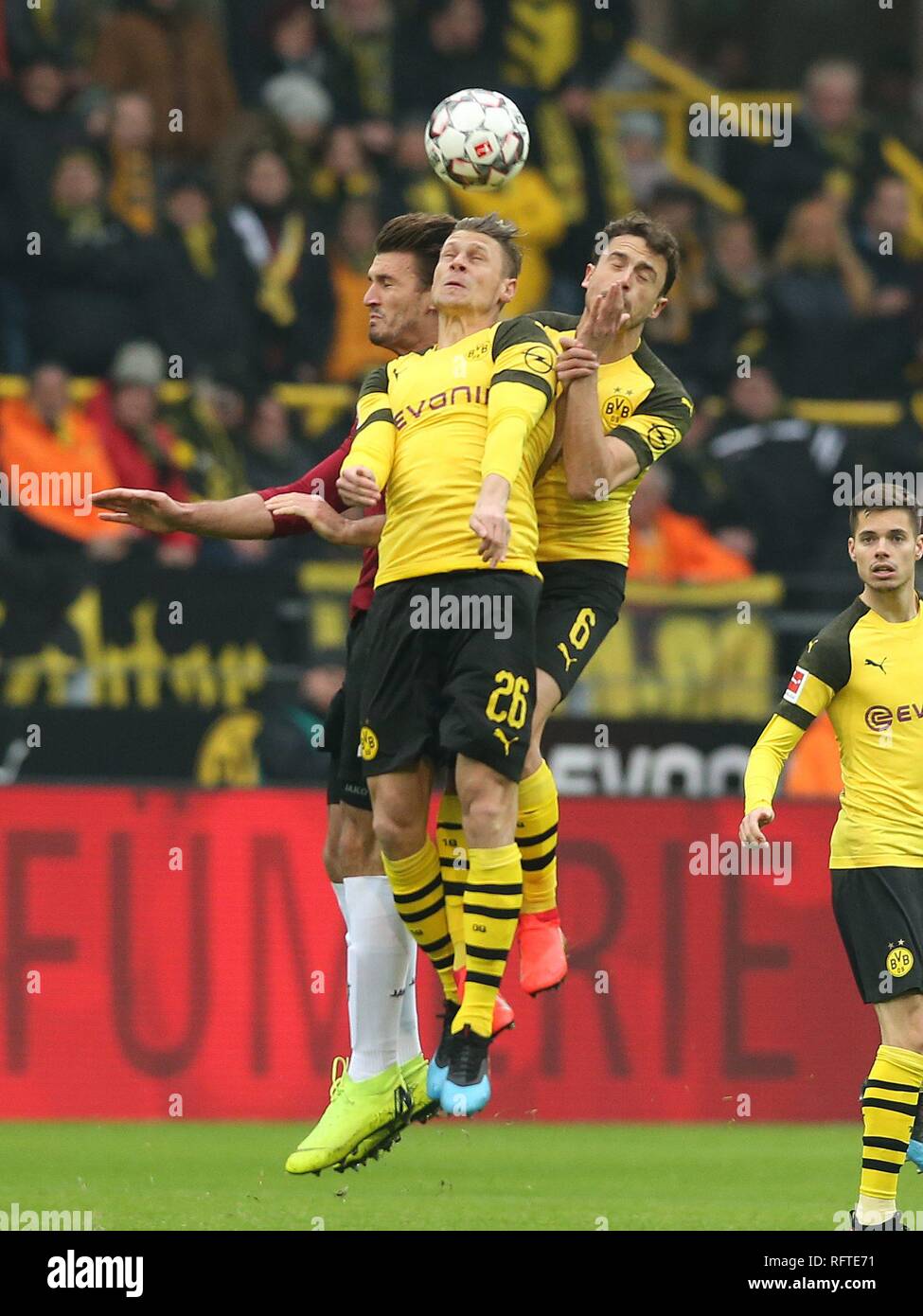 Dortmund, Deutschland. 26 Jan, 2019. firo: 26.01.2019, Fußball, 1.Bundesliga, Saison 2018/2019, BVB, Borussia Dortmund - Hannover 96 WEYDANDT, PISZCZEK, DELANEY | Verwendung der weltweiten Kredit: dpa/Alamy leben Nachrichten Stockfoto