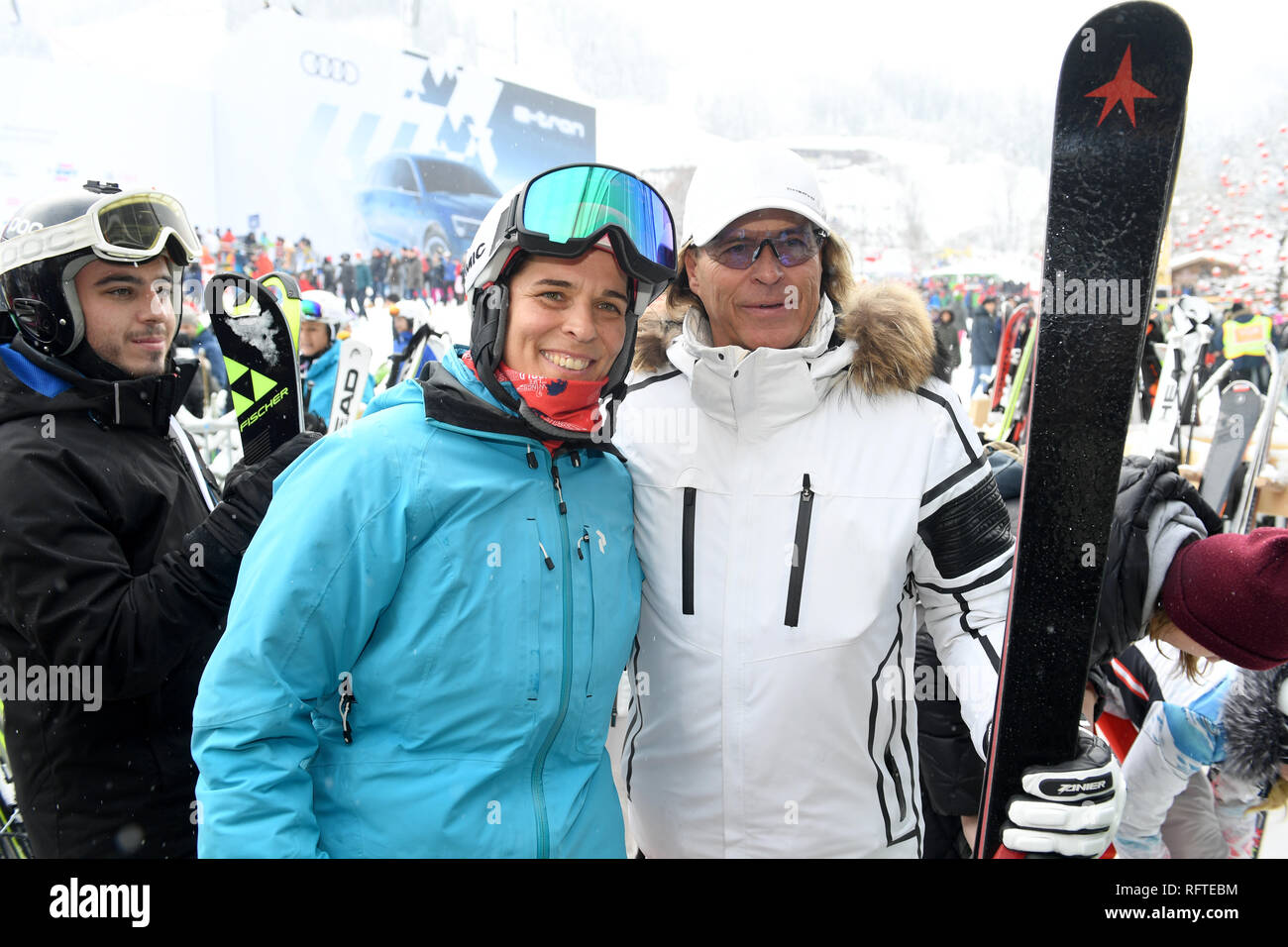 Kitzbuhel Osterreich 26 Januar 2019 Die Ski Racer Michaela Dorfmeister L Und Der Sanger Hansi Hinterseer Am Hahnenkamm Rennen Nachdem Der Zweite Slalom Im Zielraum Gesehen Werden Kann Foto Felix Horhager Dpa Quelle