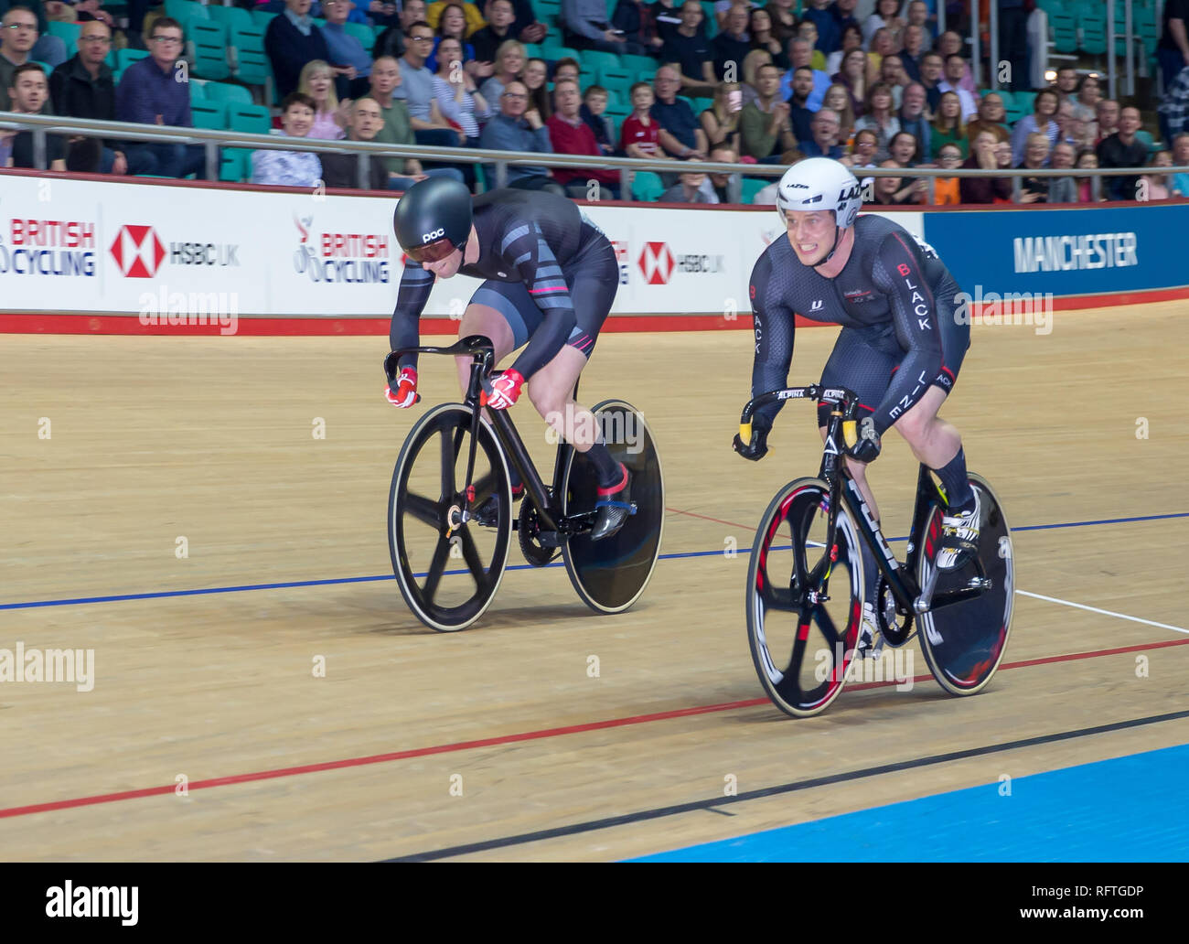 Manchester Velodrome, Manchester, UK. 26 Jan, 2019. HSBC UK National Track Meisterschaften; Mens Sprint, Jason Kenny CBE kommt Vergangenheit Alex Spratt die erste Etappe seiner SF Credit: Aktion plus Sport/Alamy Leben Nachrichten zu gewinnen Stockfoto