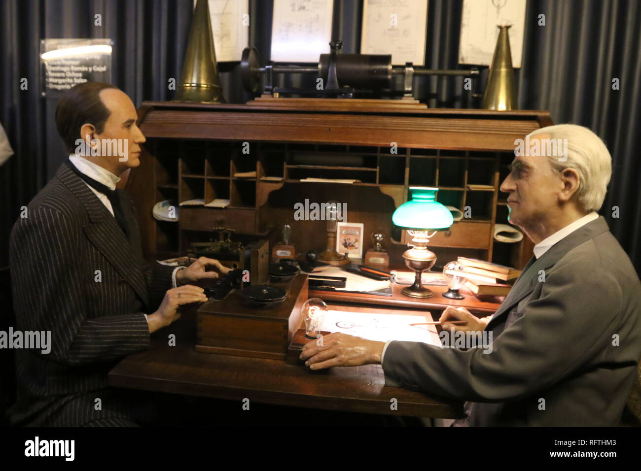 Januar 26, 2019 - 26. Januar 2019 (Madrid) Das Wachsfigurenkabinett von Madrid mit einem Rundgang durch die beliebteste Spanische und internationale Zeichen, Protagonisten der Geschichte, Kultur, Sport, Wissenschaft und Unterhaltung mit mehr als 500 Abbildungen. Skulpturen von Persönlichkeiten wie Fußballspieler und Werbung Symbol Cristiano Ronaldo, World Pop Idol Justin Bieber, Donald Trump und seine Frau Melania, Javier FernÃ¡Méndez der Ice skater zweimal Meister der Welt, der Wissenschaftler Margarita Salas, der mythischen Akteure des Horror Genres wie Jack Taylor und Paul Naschy (Spanisch als Werwolf), der bullf Stockfoto