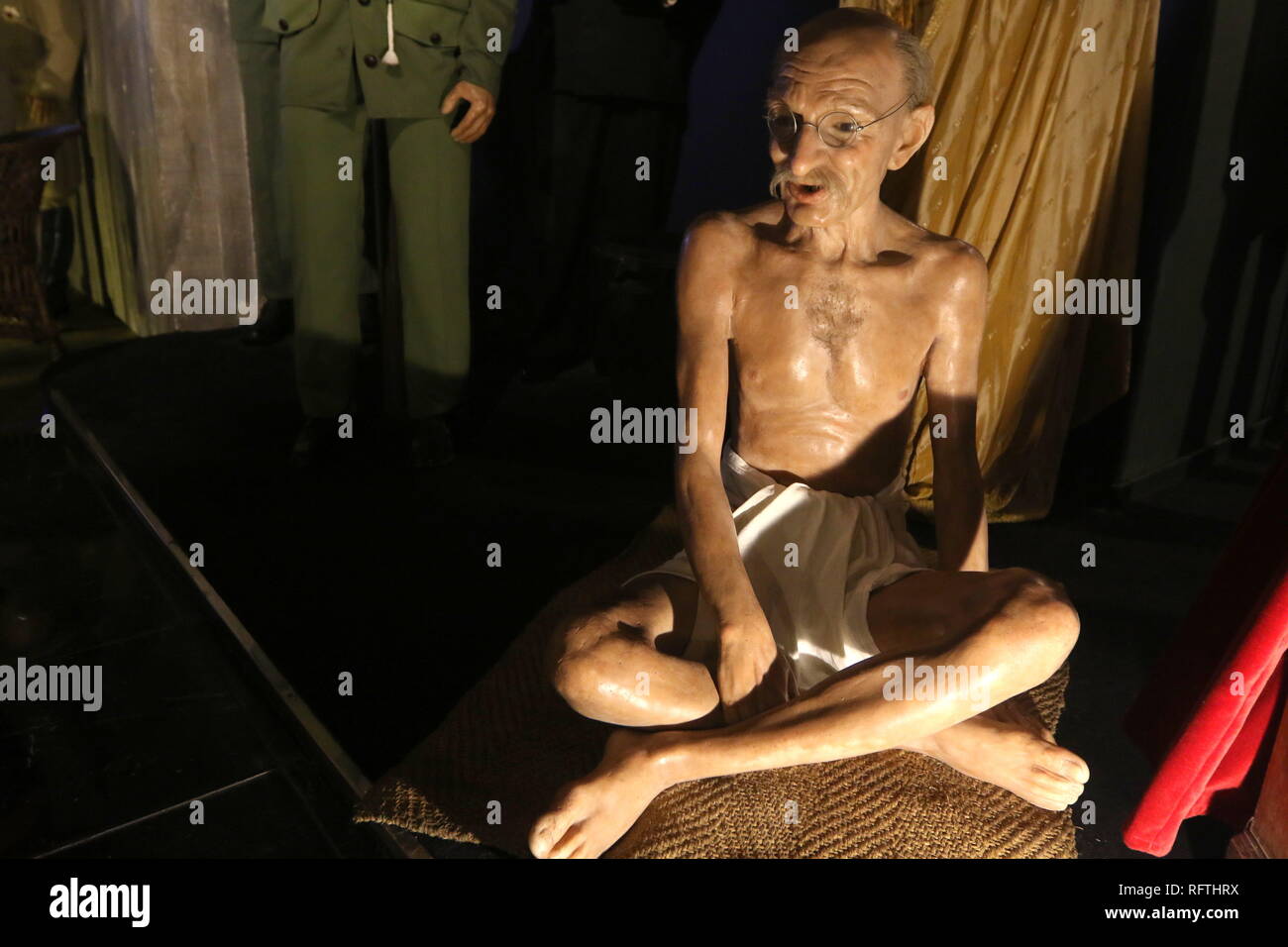 Januar 26, 2019 - 26. Januar 2019 (Madrid) Das Wachsfigurenkabinett von Madrid mit einem Rundgang durch die beliebteste Spanische und internationale Zeichen, Protagonisten der Geschichte, Kultur, Sport, Wissenschaft und Unterhaltung mit mehr als 500 Abbildungen. Skulpturen von Persönlichkeiten wie Fußballspieler und Werbung Symbol Cristiano Ronaldo, World Pop Idol Justin Bieber, Donald Trump und seine Frau Melania, Javier FernÃ¡Méndez der Ice skater zweimal Meister der Welt, der Wissenschaftler Margarita Salas, der mythischen Akteure des Horror Genres wie Jack Taylor und Paul Naschy (Spanisch als Werwolf), der bullf Stockfoto