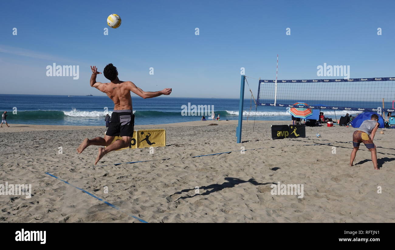 Carlsbad, Kalifornien, USA. 26. Januar, 2019. Junge Männer in den unnachgiebigen/AVP Amerika geöffnet und Junioren Volleyball Turnier konkurrieren am Januar 26, 2019 bei Tamarack Strand, in Carlsbad, CA/USA Credit: Simone Hogan/Alamy leben Nachrichten Stockfoto