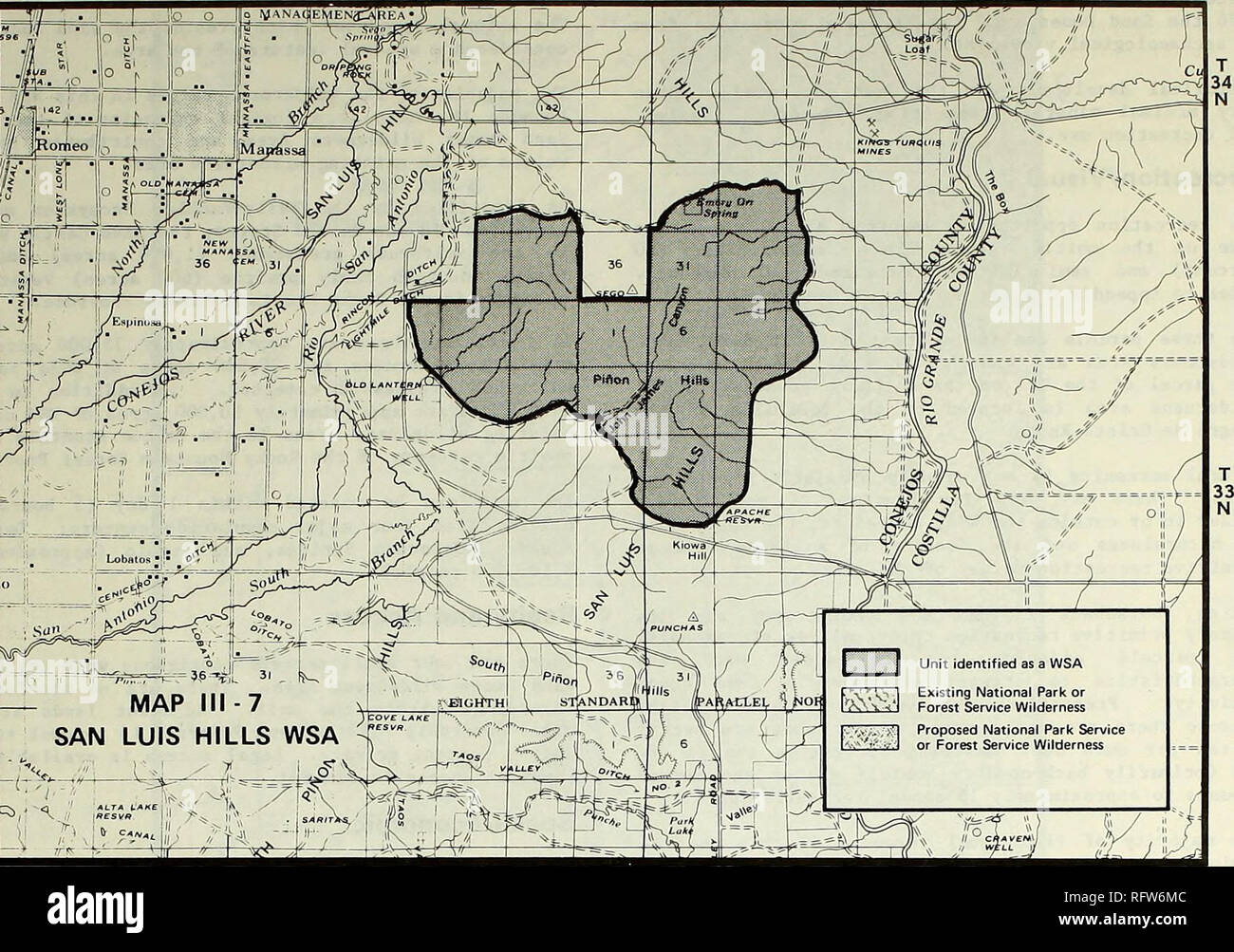 . Canon Stadtteil Wüste Planung Änderungsantrag. Wildnis; Landnutzung. 46 CO -050-141 R 9 E N R 10 E RUE KARTE III-7 SAN LUIS HÜGEL WSA-X;. iREsvft S&gt; 4 fffr&gt;. !^ Mili-s SAN LUIS Hügel (141) Dieses Gerät enthält 10.240 Hektar Land liegt ca. 3 km südöstlich von Manassa. Der WSA liegt in T.33 Nm. R. 10 und 11 E., T. 34 N., R. 10 und 11 E., NMPM. (Siehe Karte III-7.) Air diese Einheit wird als Klasse II von Bund Air Quality Standards * * * * * Die Geologie und Mineralien diese Einheit am Zusammenfluss von zwei wichtigen strukturellen Trends befindet. Erzlagerstätten werden üblicherweise bei solchen tr lokalisiert Stockfoto