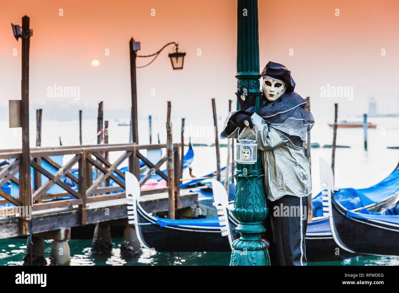 Venedig, Italien. Karneval in Venedig, wunderschöne Maske in der St. Mark's Square. Stockfoto