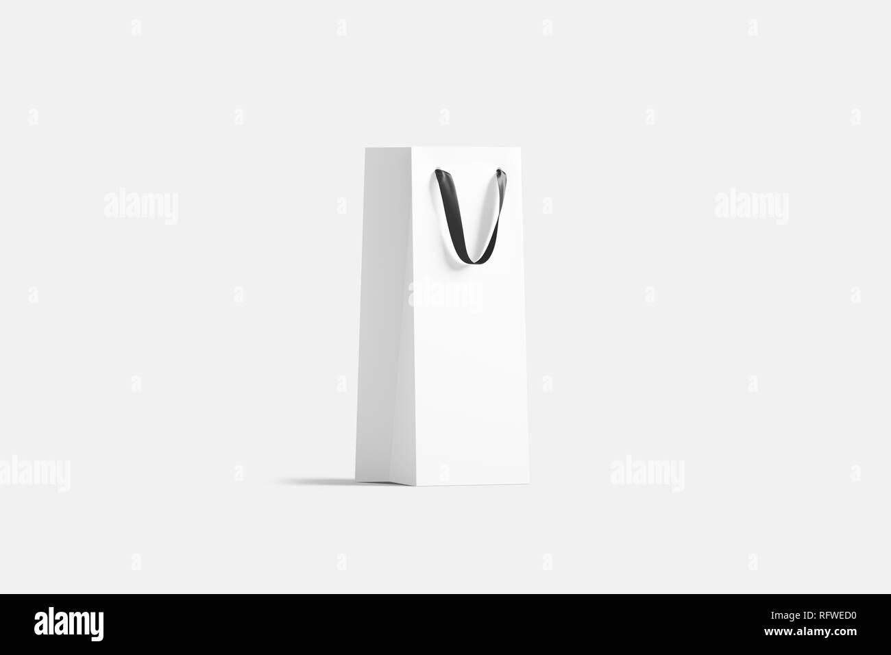 Leere hohe weiße Flasche Wein Tasche mit Seide griff Mockup, isoliert, 3D-Rendering. Leer schöne Paket mock up. Klar schmale Handwerk Handtasche für Getränke Vorlage. Stockfoto