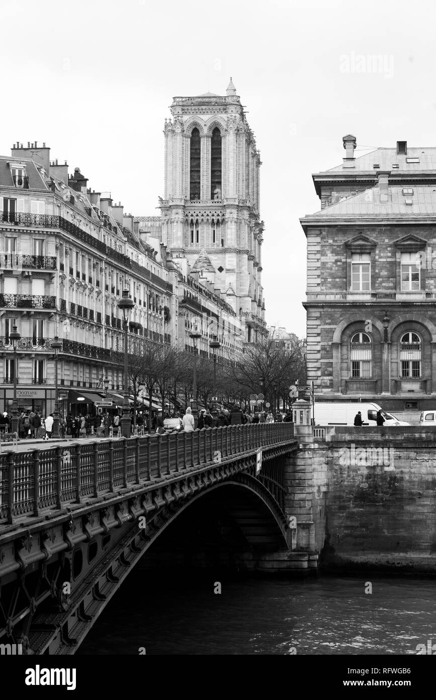 Pont d'Arcole über die Seine und die Kathedrale Notre-Dame in Paris, Frankreich Stockfoto