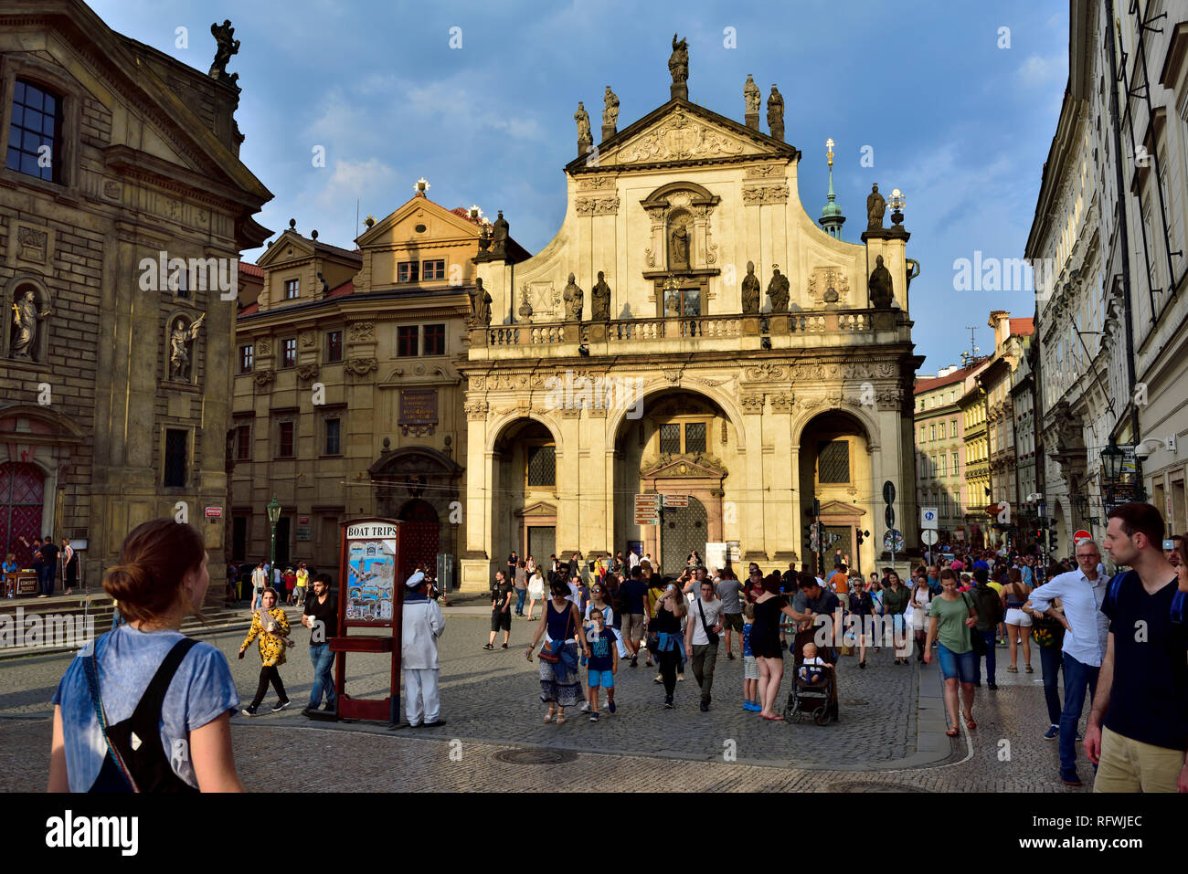 Die historische Kirche St. Salvator, Katholische Kirche, erbaut 1578-1601 in der Prager Altstadt, Karlsbrücke Stockfoto