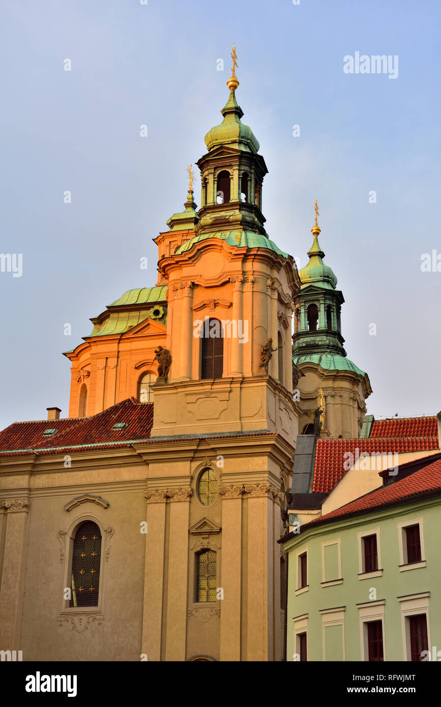 Suchen nach in Speyer und das Dach von St. Nikolai Kirche, Prag Stockfoto