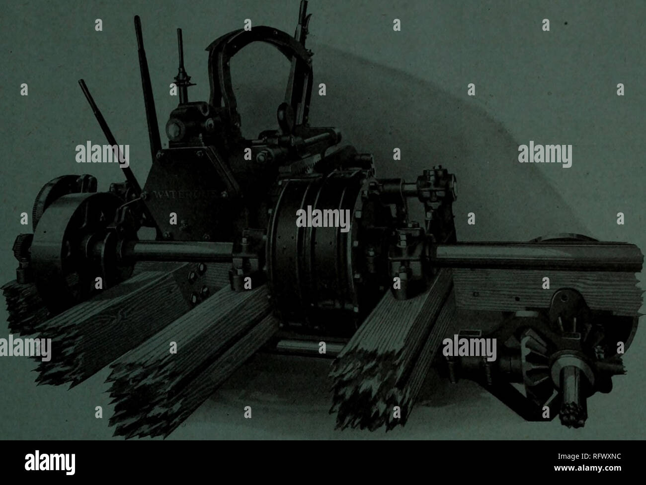. Kanadische Forstindustrie Juli-Dezember 1920. Holzschlag; Wälder und Forstwirtschaft; Wald; Wald - zellstoffindustrie; Holz verarbeitenden Industrien. August 1, 1920 KANADA LUMBERMAN UND WOODWORKER lassen Sie den Dampf nicht ihre Einstellung. Am härtesten gearbeitet, Mitarbeiter im normalen Sägewerk ist der Trendsetter. Die Handhabung von großen Protokolle verlangt große Muskelkraft auf seinem Teil, während seiner Arbeit an den kleineren Protokolle fast ebenso aufwendig ist, als er durch eine viel größere Anzahl von Ihnen. Jeder Schnitt ist notwendig, um eine neue Anpassung des Protokolls, die in Abwesenheit unseres Dampf hat funktioniert, indem Sie ein Lon erreicht ist Stockfoto