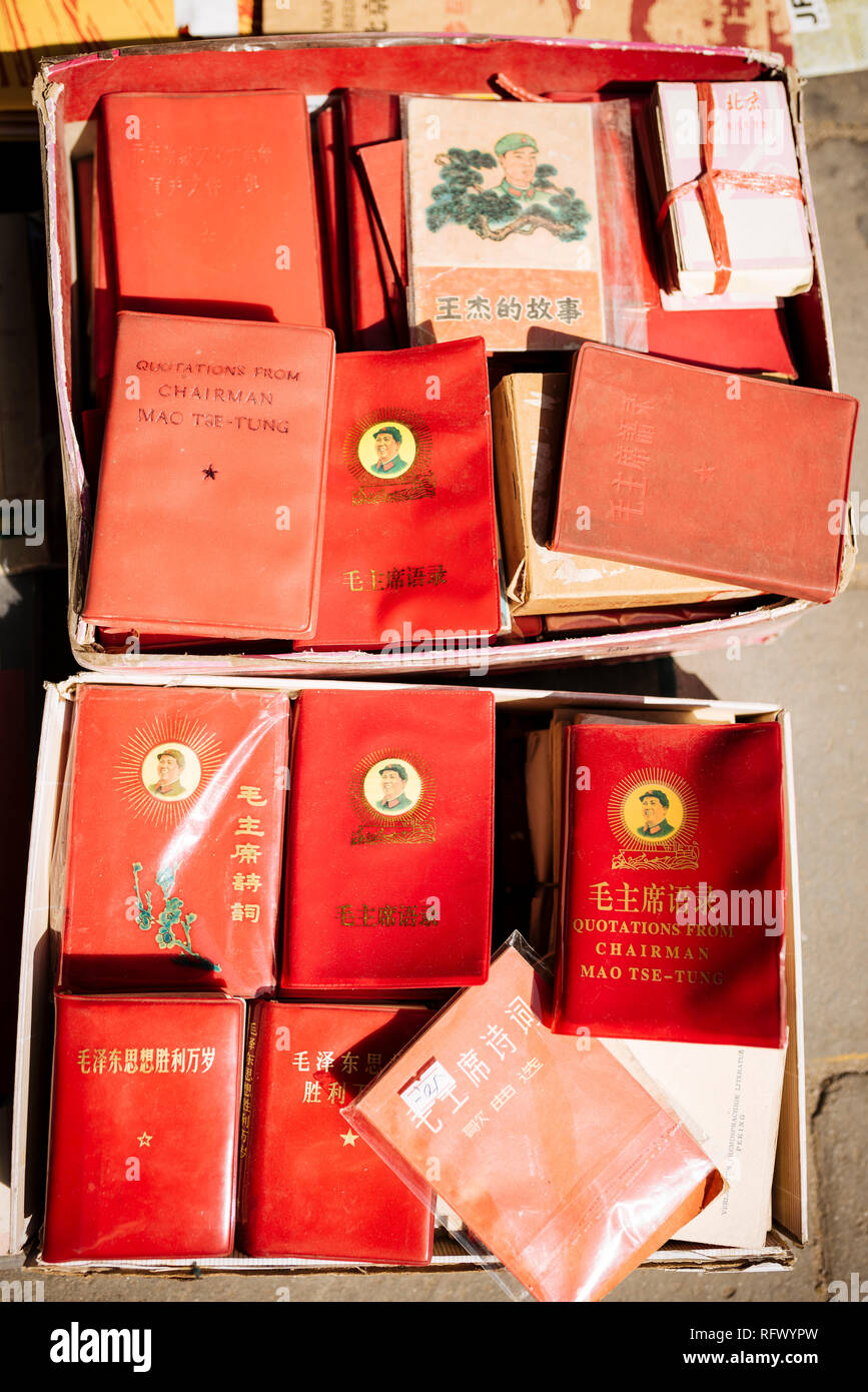 Vorsitzender Mao's Kleine rote Bücher, Panjiayuan Flea Market, Peking, China, Asien Stockfoto