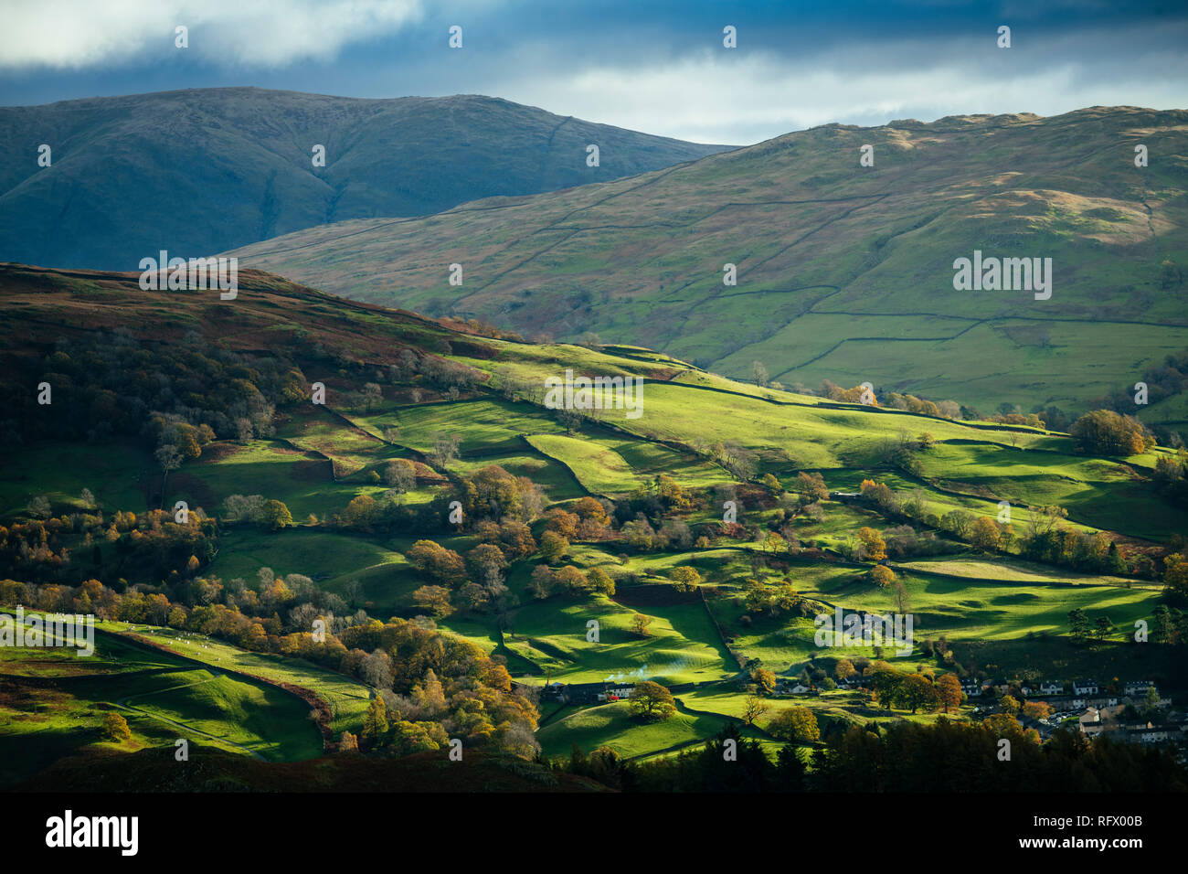 Blick auf Herbst Dämmerung von Loughrigg fiel, Lake District National Park, UNESCO-Weltkulturerbe, Cumbria, England, Vereinigtes Königreich, Europa Stockfoto