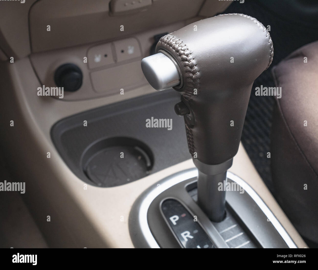 Mittelkonsole Tasten in einem Auto Stockfotografie - Alamy