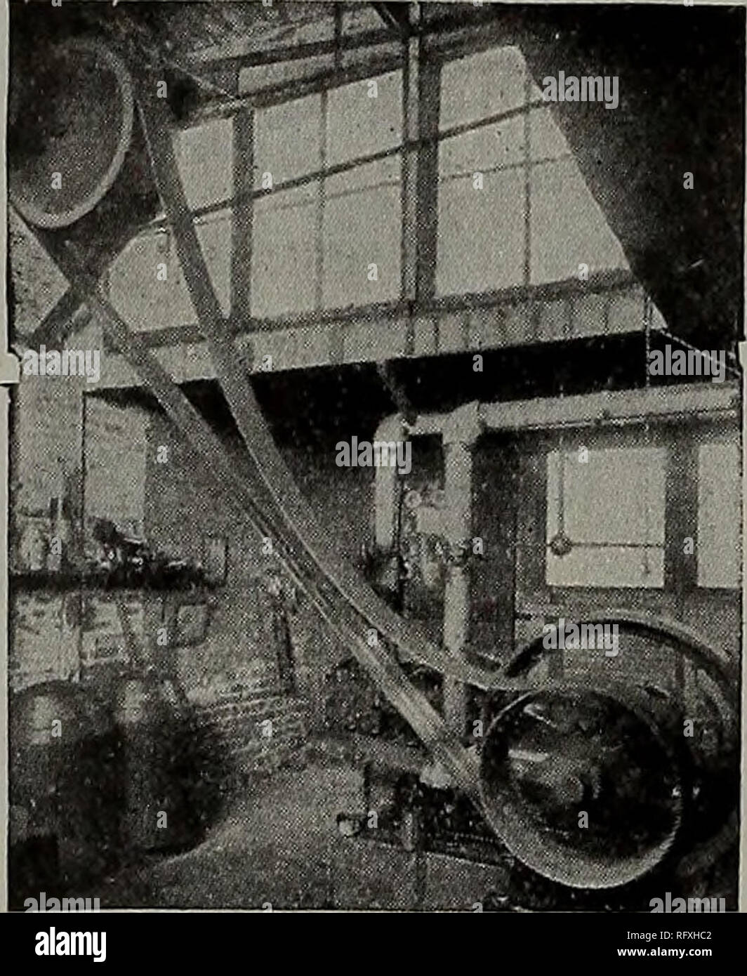 . Kanadische Forstindustrie Januar-Juni 1913. Holzschlag; Wälder und Forstwirtschaft; Wald; Wald - zellstoffindustrie; Holz verarbeitenden Industrien. 68 KANADA LUMBERMAN und Schreiner aktuelle SCHNITTHOLZPREISE - Fortsetzung Nr. 2 Spritzguss Nr. 2 5/4 47 00 6/4 47 00 Spritzguss Spritzguss Nr. 2 8/4.. .., 47 00 Nr. 1 Scheune 1 x 12 48 00 Nr. 1 Scheune 1 x 6 und 8 34 00 Nr. 1 Scheune 1 x 10 36 00 Nr. 2 Scheune 1 x 6 und 8 32 00 Nr. 2 Scheune 1 x 10 34 00 Nr. 3 Scheune 1 x 6 und 8 26 00 Nr. 3 Scheune 1 x 10 27 00 Kasten 1 x 6 und 23 00 1 x 10 25 00 Kasten 1 x 12 26 00 Kasten 1 x 13 30 00 Die folgenden Zitate auf harthölzer re-Datennetzes Stockfoto