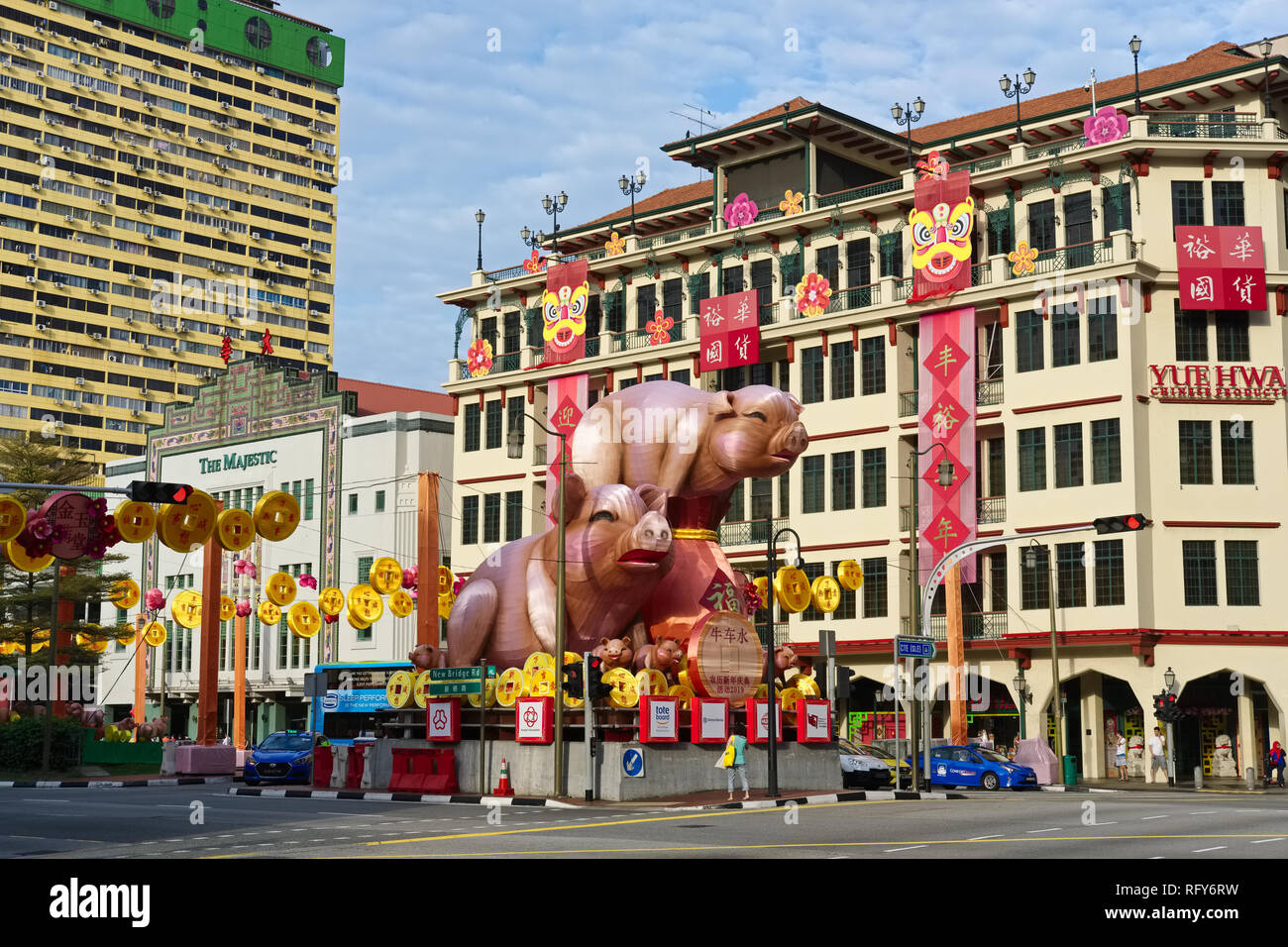 Schwein Figuren in Chinatown, Singapur, markiert den Beginn der chinesischen Neue Jahr 2019, das Jahr des Schweins Stockfoto