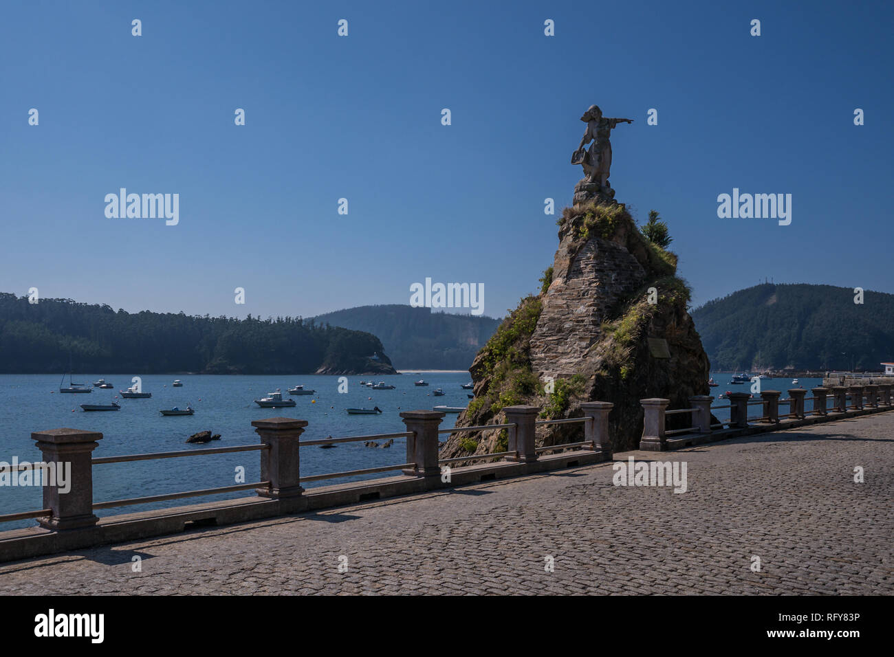 Denkmal zu Ehren der "Fisherman's Frau" am Hafen von Cedeira, Rias Altas, La Coruna, Galicien, Spanien Stockfoto