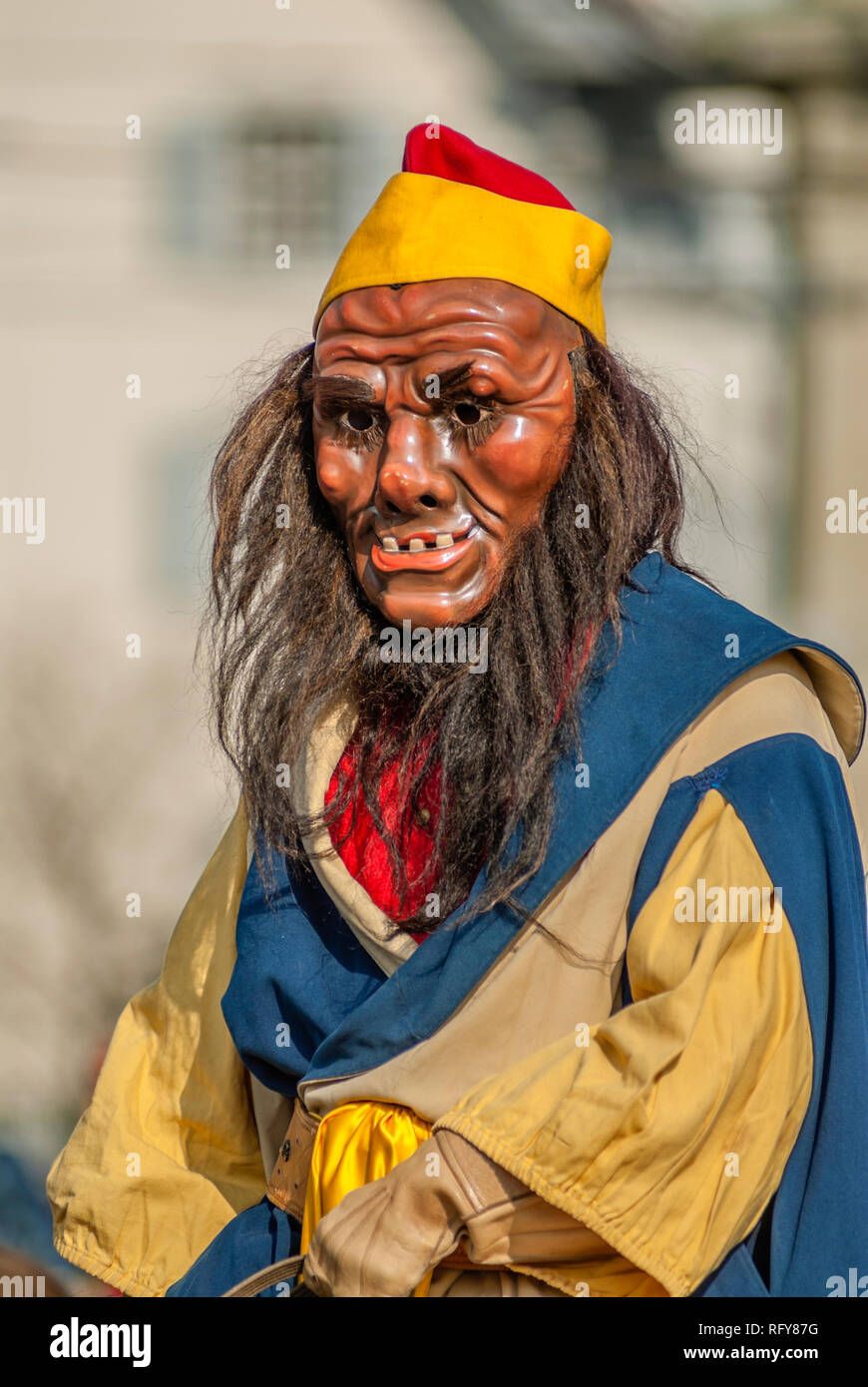 Bruder Fritschi Kostüm während des Luzerner Karnevals, Schweiz. Bruder  Fritschi ist der imaginäre Kopf der größten und ältesten Zunft in Luzern  Stockfotografie - Alamy