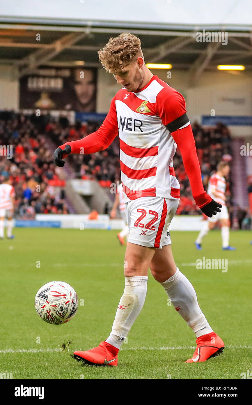 26. Januar 2019, Keepmoat Stadion, Doncaster, England; die Emirate FA Cup, 4.Runde, Doncaster Rovers vs Oldham Athletic; Jermaine Anderson (22) Doncaster am Ball Quelle: John Hobson/News Bilder der Englischen Football League Bilder unterliegen DataCo Lizenz Stockfoto