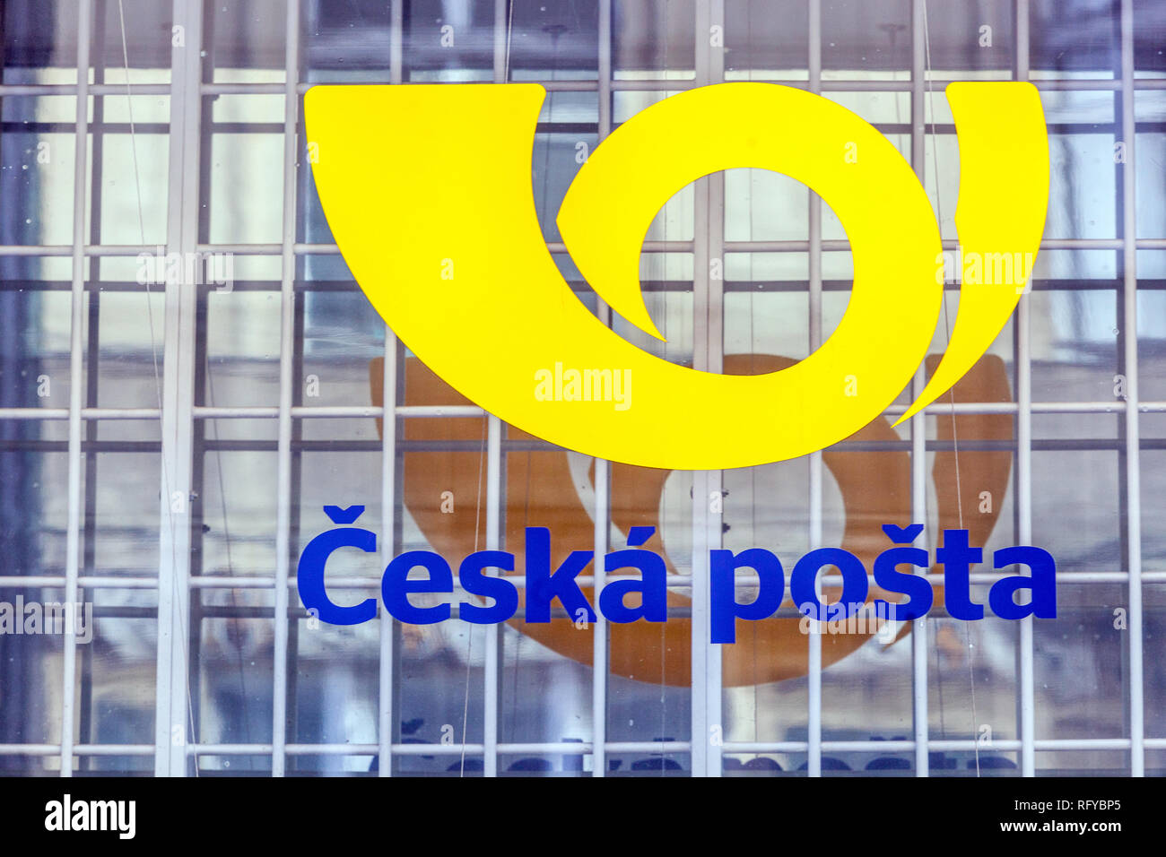 Ceska posta Logo, grid Fenster Stockfoto