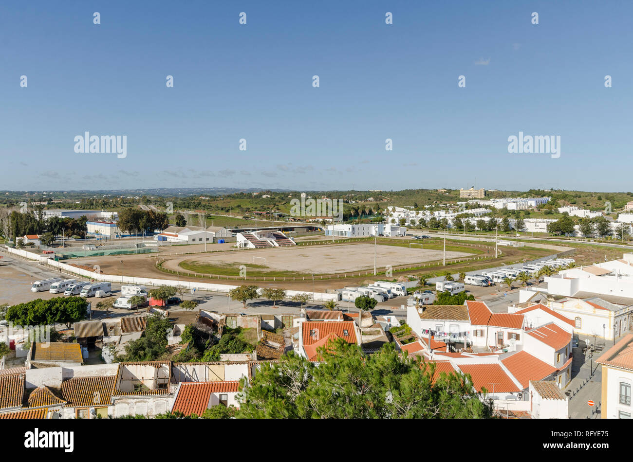 Castro Marim Portugal, Fußballplatz und Pferd Schiene, Algarve, Portugal. Stockfoto