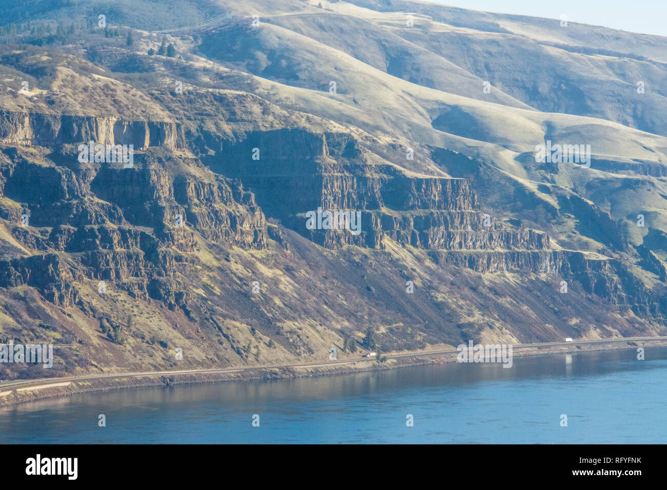 Columbia River Basaltfelsen, auf Staat Washington Seite des Columbia River. Stockfoto
