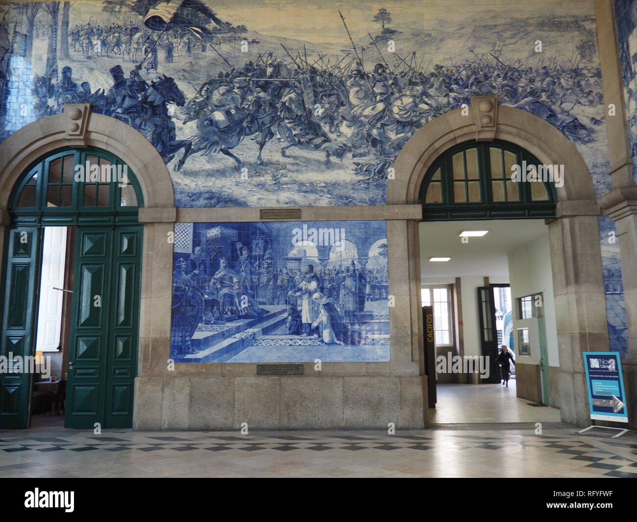 Kachel geschmückte Vestibül von São Bento Bahnhof - Porto - Portugal Stockfoto