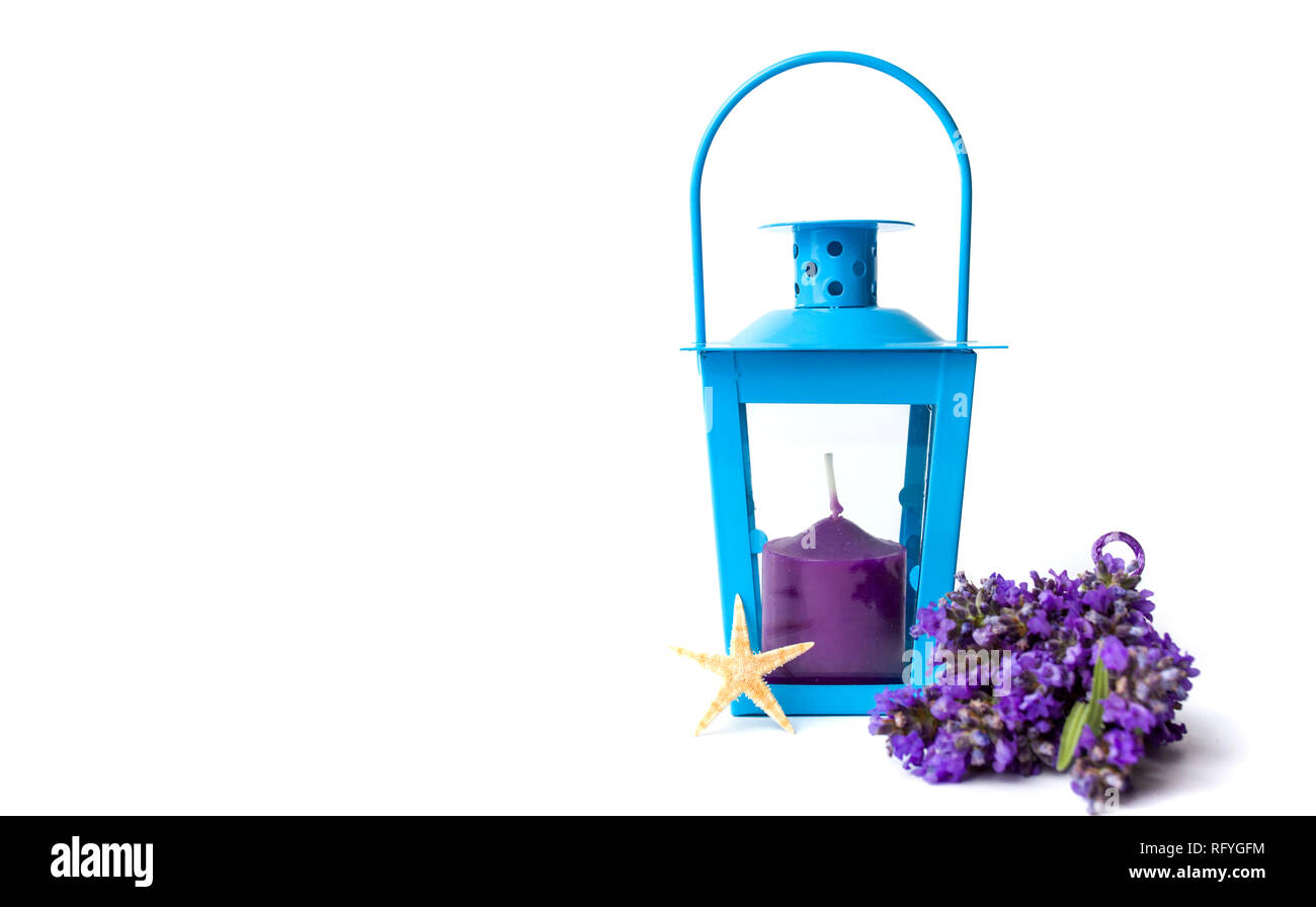 Lavendel Blumen Bukett und lila Kerze isoliert Stockfoto