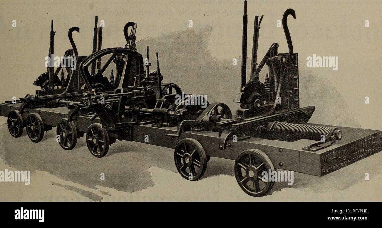 . Kanadische Forstindustrie Januar-Juni 1921. Holzschlag; Wälder und Forstwirtschaft; Wald; Wald - zellstoffindustrie; Holz verarbeitenden Industrien. "HAMILTON" wagen. Oben Schnitt zeigt eine unserer Nr. 2 KOPF BLOCK Kutschen mit Knie öffnen 40" von der Säge. Hinweis Die robuste, kompakte Linien dieser Beförderung, für schwere, aber präzise Service mit Gewicht richtig verteilt, und die Hunde niedrig eingestellt auf den Knien greifen Der kleinste Protokolle zu versichern. Wir machen diese Wagen mit Kiefer oder Eiche frames beliebiger Länge - in Gusseisen oder Stahl Kopf Blöcke - mit Knie Öffnung von 33", Stockfoto