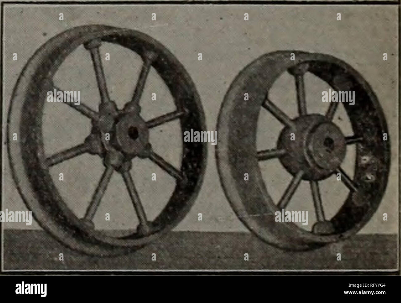 . Kanadische Forstindustrie 1911. Holzschlag; Wälder und Forstwirtschaft; Wald; Wald - zellstoffindustrie; Holz verarbeitenden Industrien. "Gut gekauft ist halb verkauft" zu unterscheidende Kunden, bieten wir Ihnen eine Auswahl von White Pine Boards bieten und Streifen der erste Schnitt bei Midland nach dem Brand im letzten Jahr. Wir versuchen auf allen Handel Wenn unsere Verkäufer nicht erreichen Sie Bitte schreiben, anrufen oder Kabel in Ihrem quiries zu nennen. Gräber, Bigwood &Amp; Co. Hersteller von Kiefer und Hemlock Holz 730 Händler Bank Gebäude, Toronto, Ontario. Mills: Byng Einlass, Ontario für sofortige Lieferung 1250 Tonnen Prime 56 lbs relaying Schienen Stockfoto