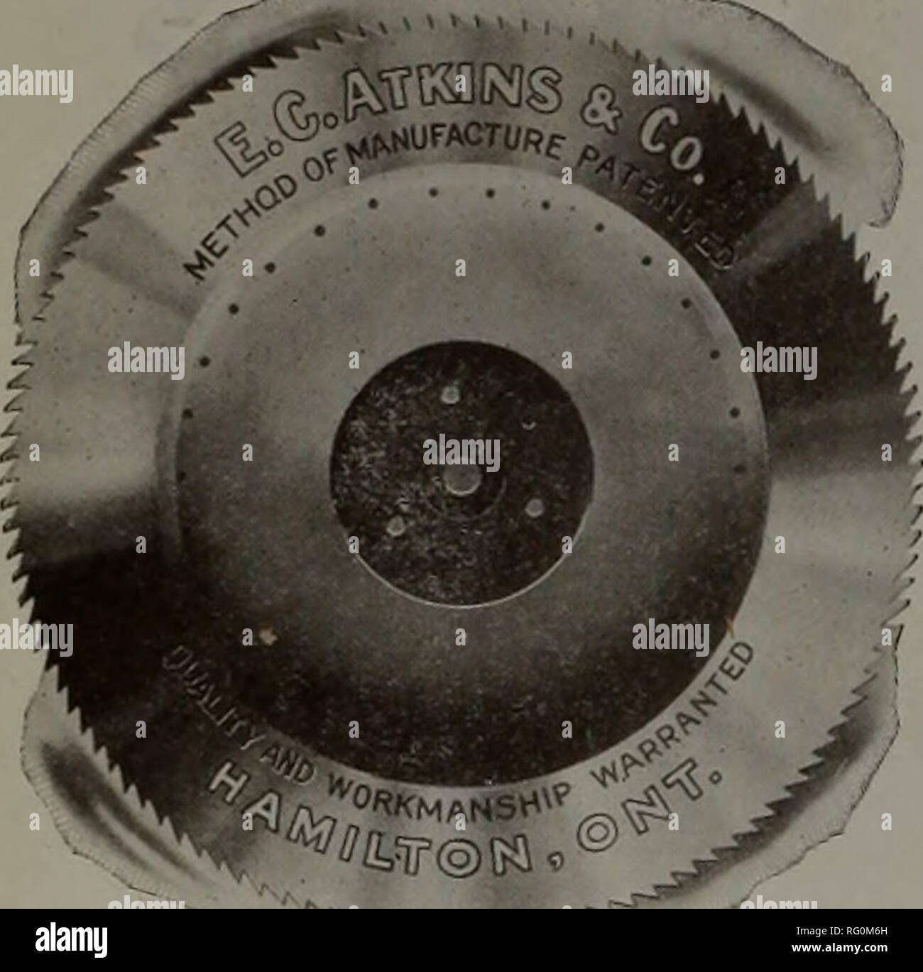 . Kanadische Forstindustrie 1910. Holzschlag; Wälder und Forstwirtschaft; Wald; Wald - zellstoffindustrie; Holz verarbeitenden Industrien. Atkins Sterling in Kanada Sägen lassen Sie sich nicht dazu verleiten, zu glauben, dass es keine feinere Sägen als Atkins Sterling Sägen. Wenn Sie mit Ihnen - Sie wissen es. Wenn Sie sie nicht verwenden, Sie sollten es wissen. Der beste Weg, um herauszufinden, ist sie zu testen. Das ist einfach zu tun. Schreiben Sie uns. Jeder sah garantiert perfekt. E.C. ATKINS &Amp; Co., Inc. i6 o o o o^^ "NT-C Z US Factory: INDIANAPOLIS, Ind Hamilton, Ontario c o o o^. Bitte beachten Sie, dass diese Bilder ein Stockfoto